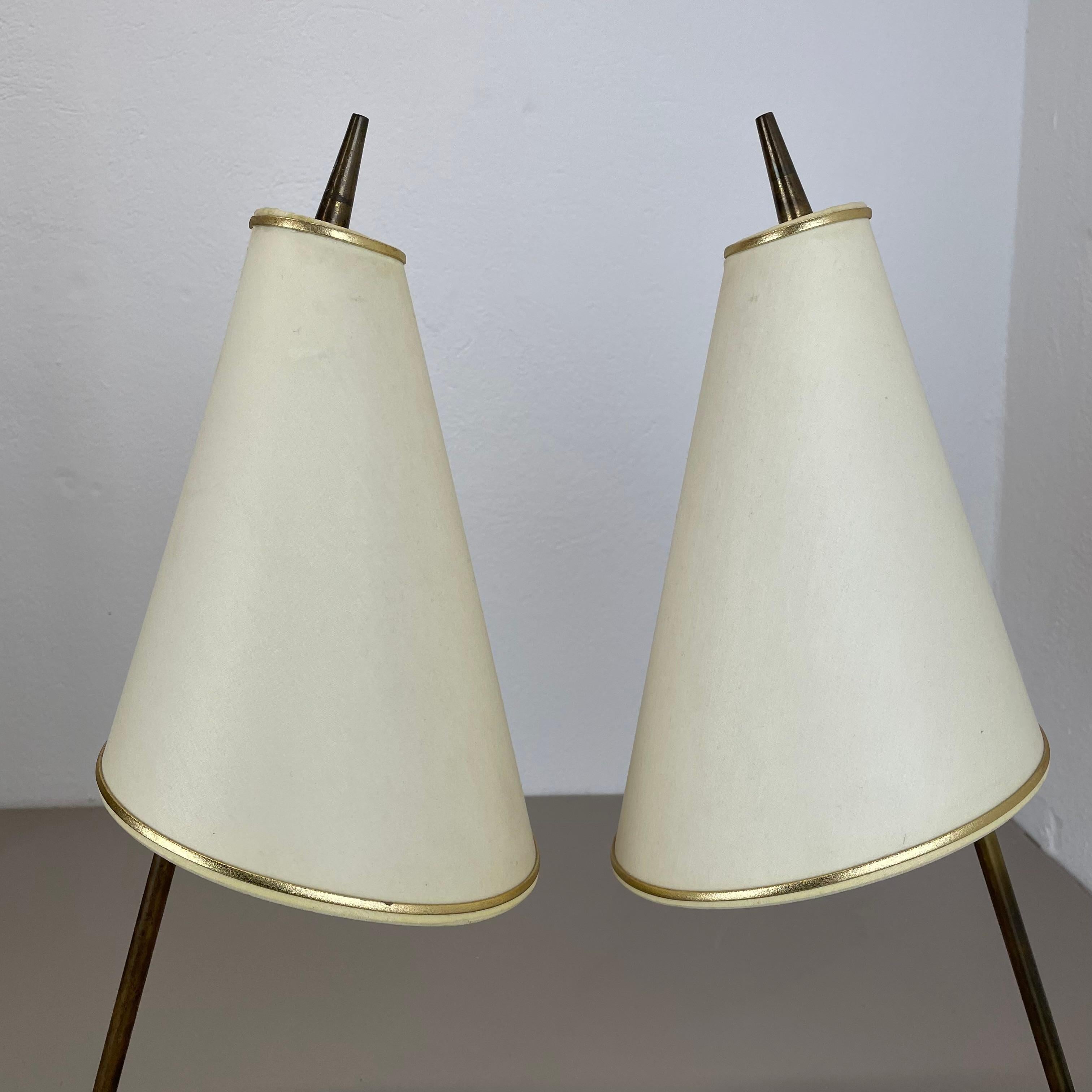 Ensemble de 2 lampes de table en laiton modernes du milieu du siècle dernier attribuées à J.T KALMAR, Autriche 1950 Bon état - En vente à Kirchlengern, DE