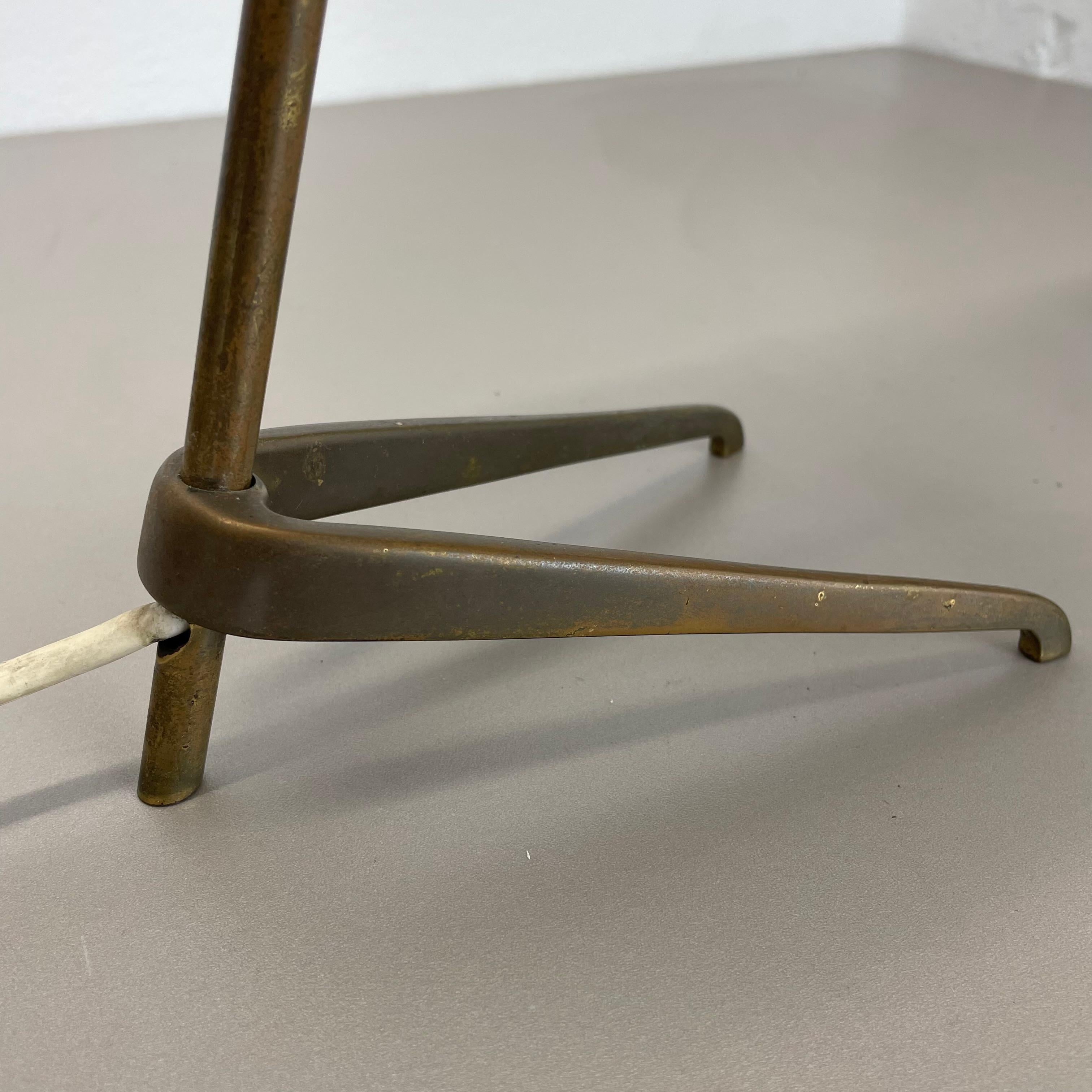 Laiton Ensemble de 2 lampes de table en laiton modernes du milieu du siècle dernier attribuées à J.T KALMAR, Autriche 1950 en vente
