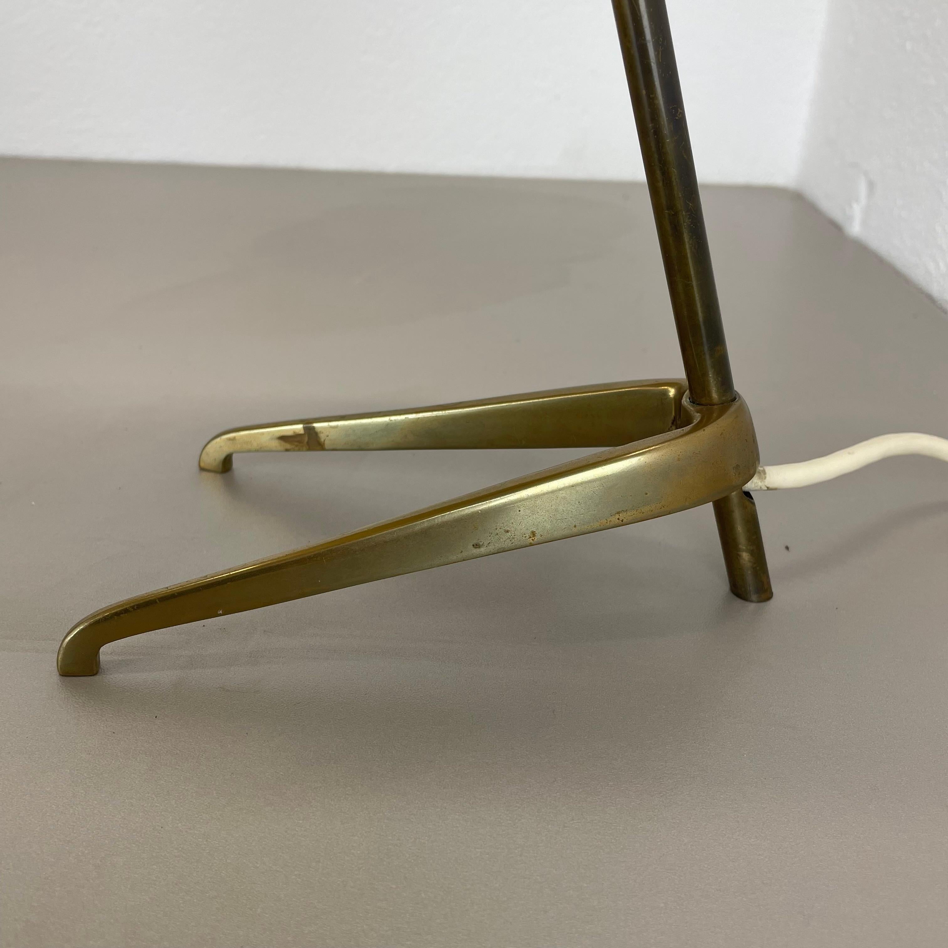 Ensemble de 2 lampes de table en laiton modernes du milieu du siècle dernier attribuées à J.T KALMAR, Autriche 1950 en vente 1