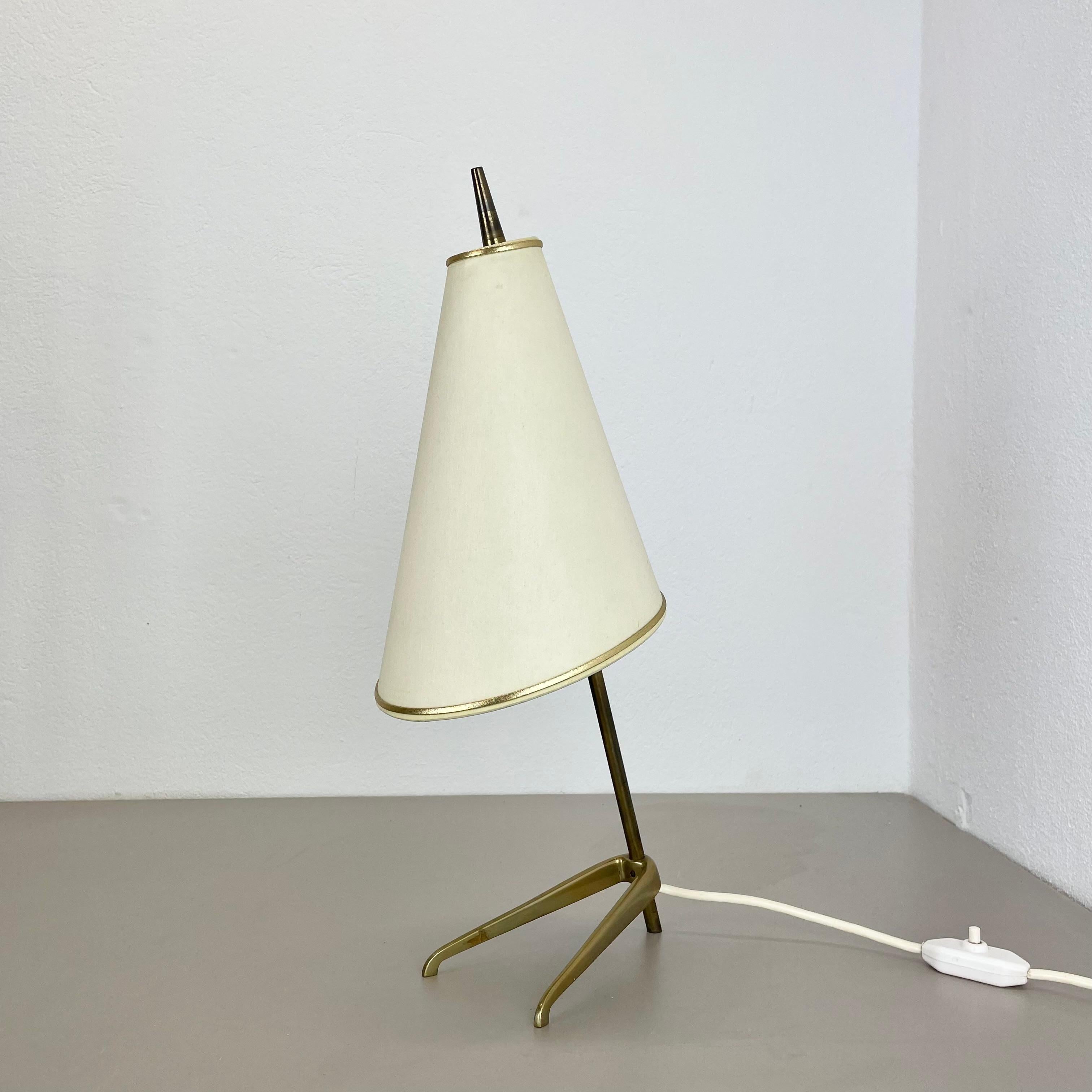 Ensemble de 2 lampes de table en laiton modernes du milieu du siècle dernier attribuées à J.T KALMAR, Autriche 1950 en vente 2