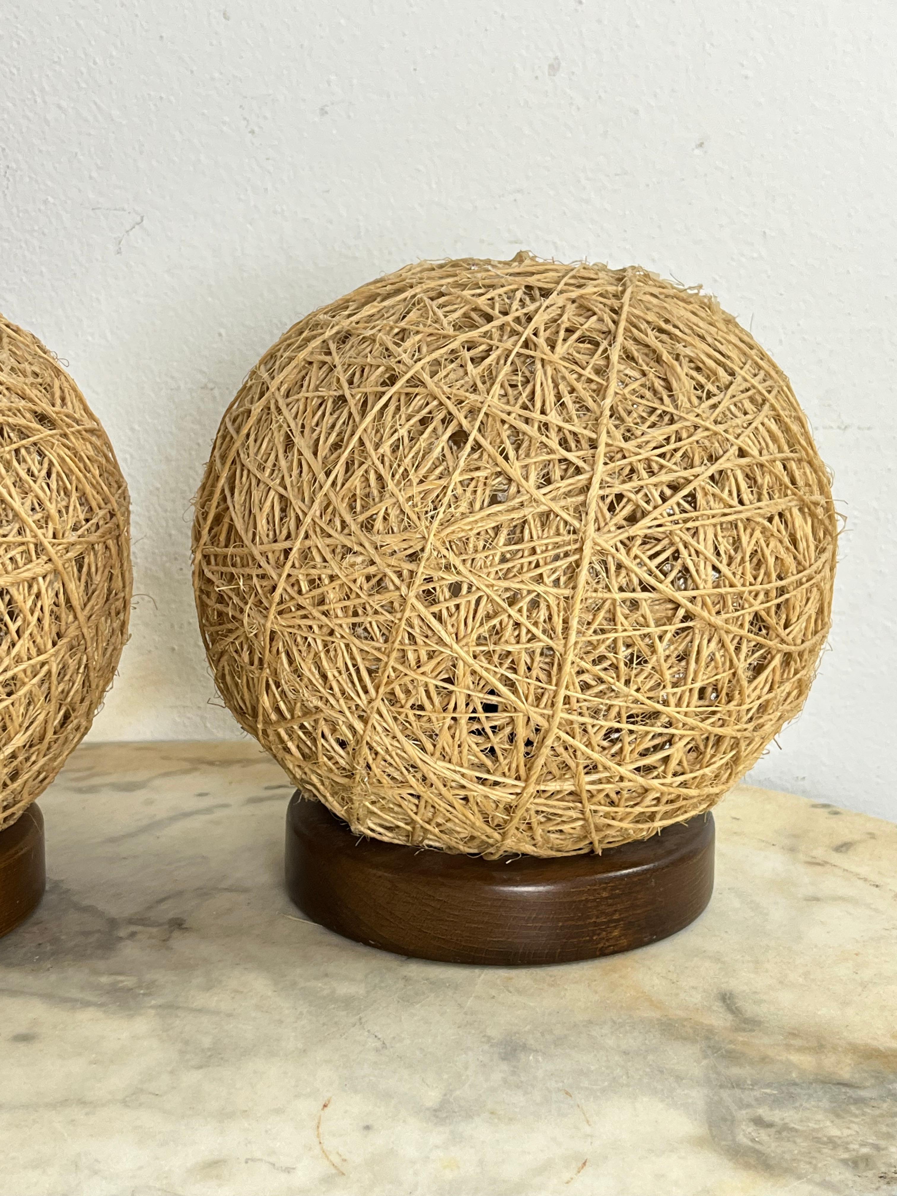 Set of 2 Midcentury twine table lamps, 1960s 
Intact and in good condition, e14 lamps.