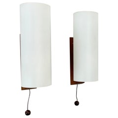 juego de 2 apliques minimalistas de cristal blanco satinado y teca, Dinamarca, años 60