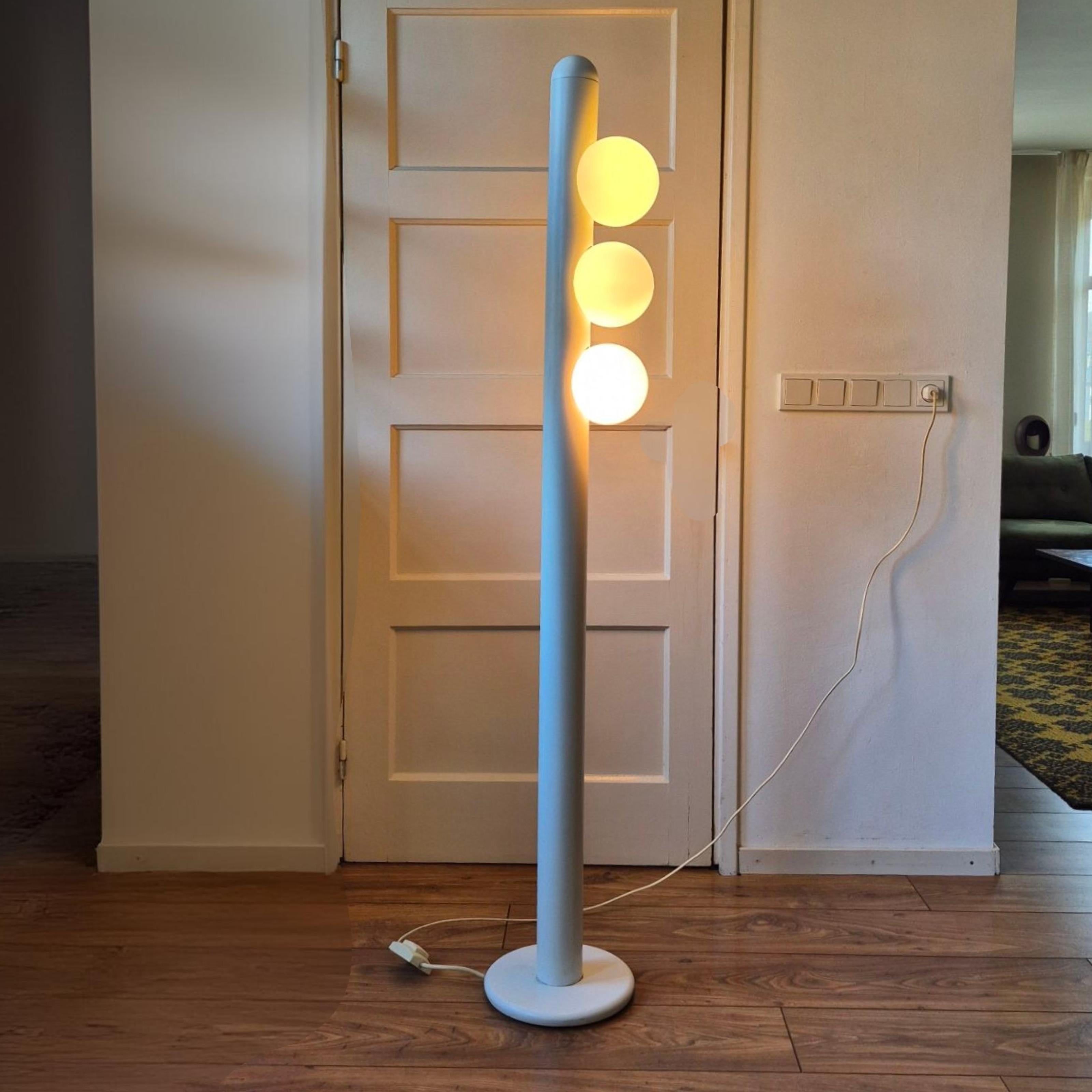 Set of 2 minimalist space age lamps, Netherlands 1970s For Sale 7
