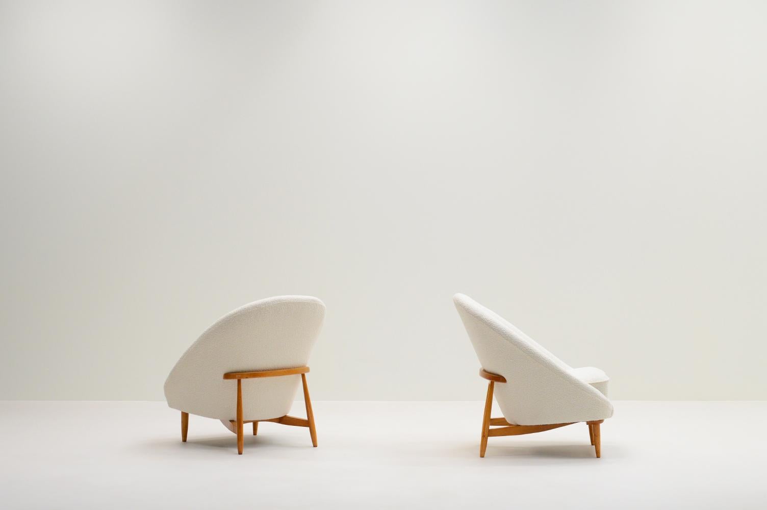 Set of 2 model 115 chairs by Theo Ruth for Artifort, 1950s the Netherlands. This set was made in 1957 and has the original wooden frame, later Artifort also made a version with a metal frame. Theo Ruth (1915- 1971) was one of the pioneer designers