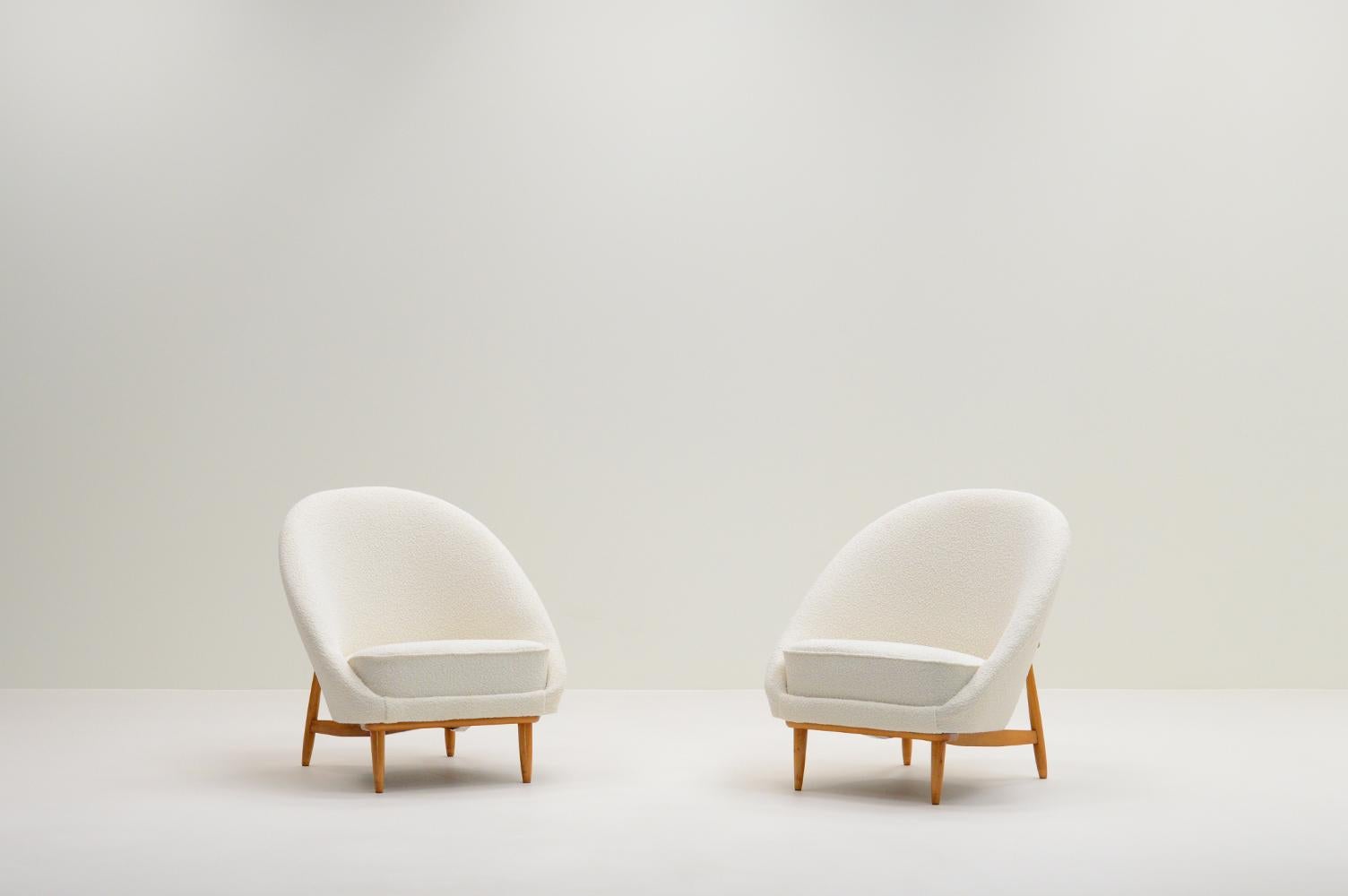 Mid-Century Modern Set of 2 model 115 chairs by Theo Ruth for Artifort, 1950s the Netherlands.