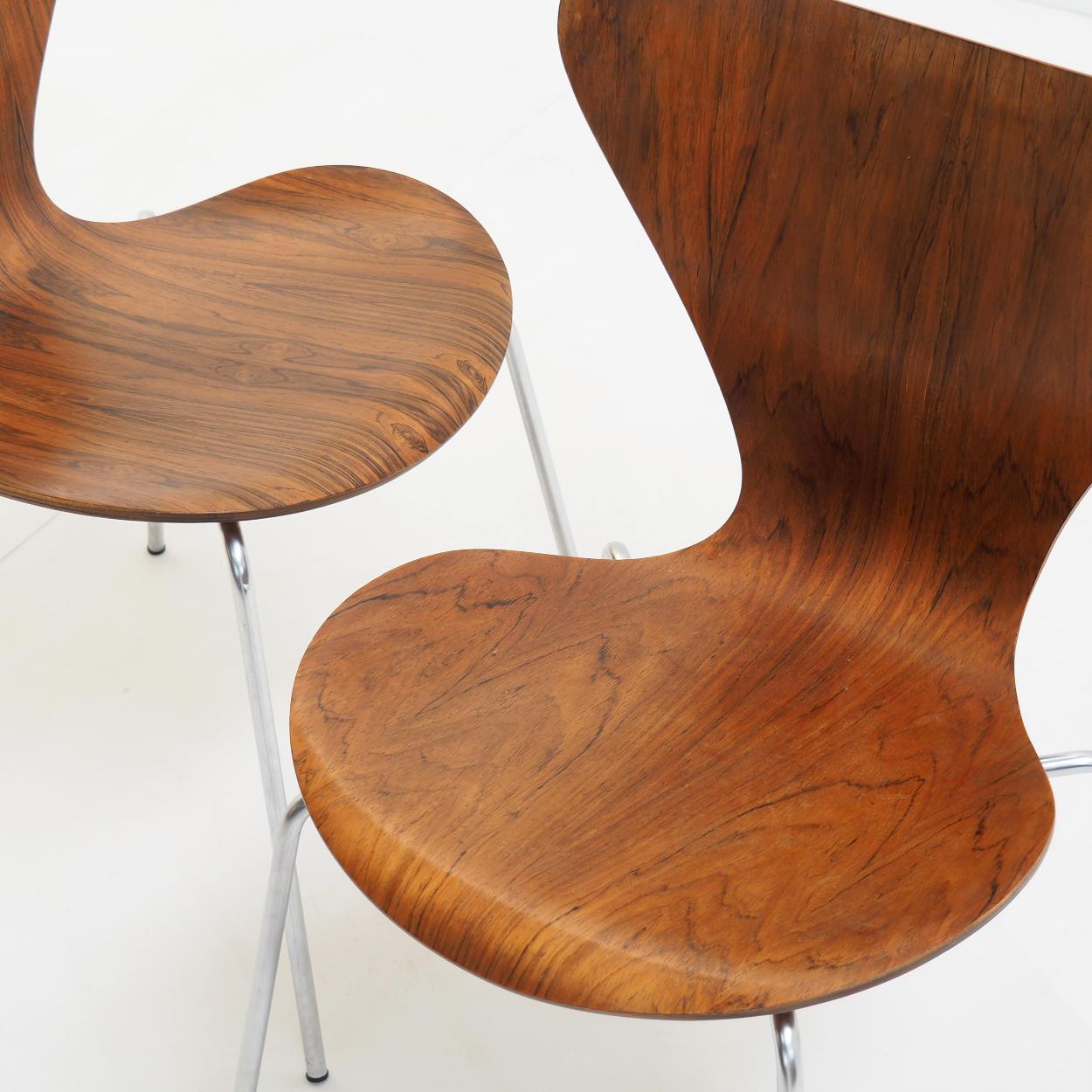 Danish Set of 2 Model No. 3107 Chairs by Arne Jacobsen for Fritz Hansen, Rosewood, 1970 For Sale
