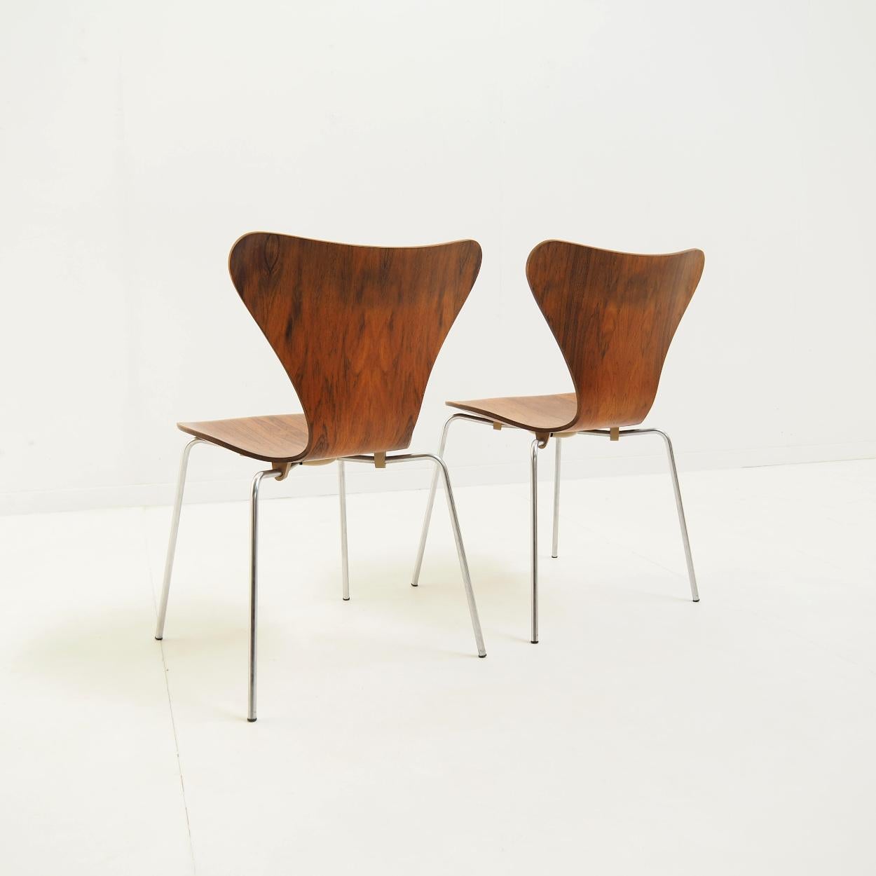 Set of 2 Model No. 3107 Chairs by Arne Jacobsen for Fritz Hansen, Rosewood, 1970 In Good Condition In Beerse, VAN