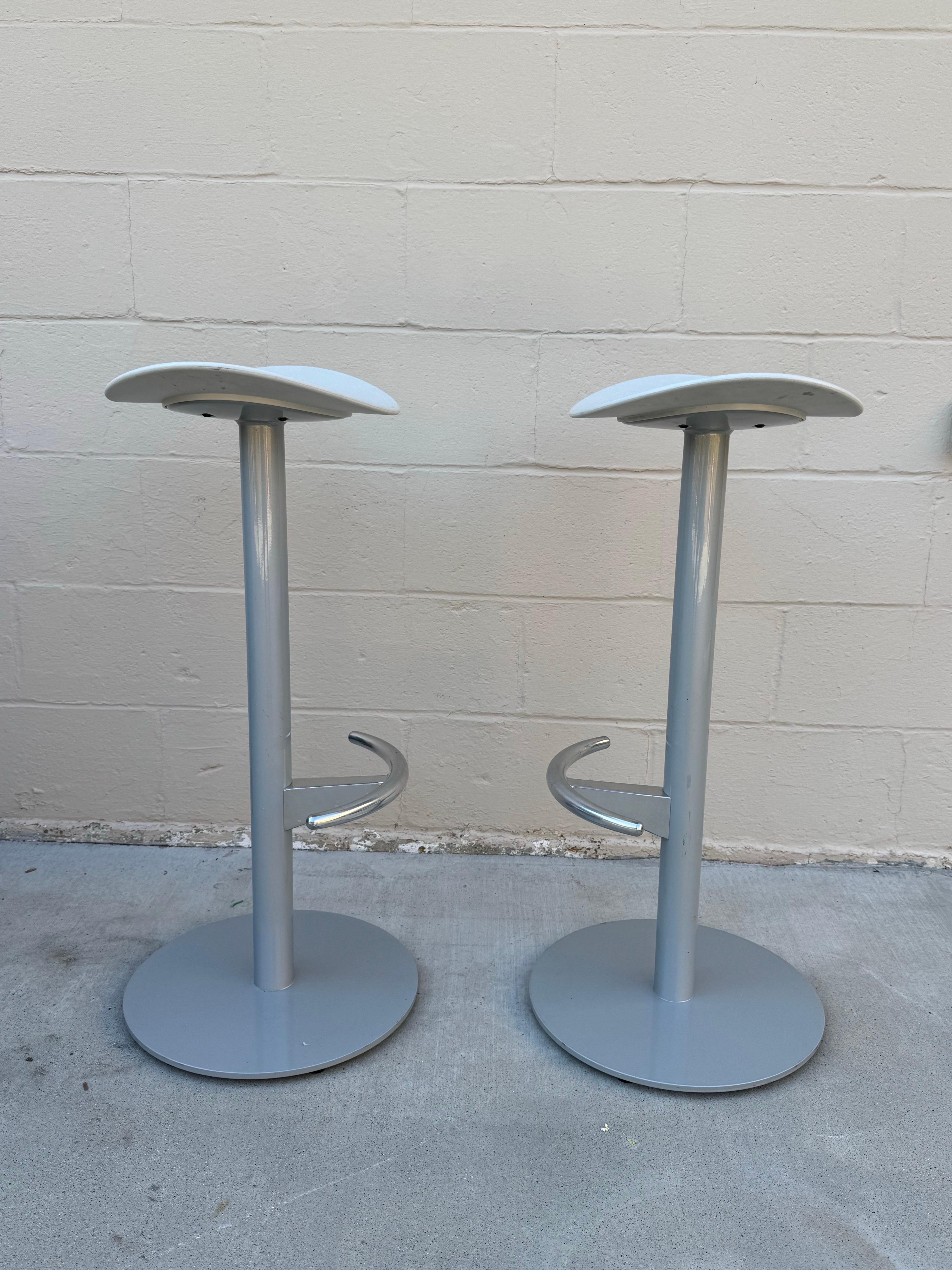 Set of 2 Enea Café Stools by Josep Llusca for Brayton International / Steelcase

For sale is a fantastic set of two Enea Café Stools, designed by acclaimed Spanish designer Josep Llusca. Manufactured by Brayton International for Steelcase, these