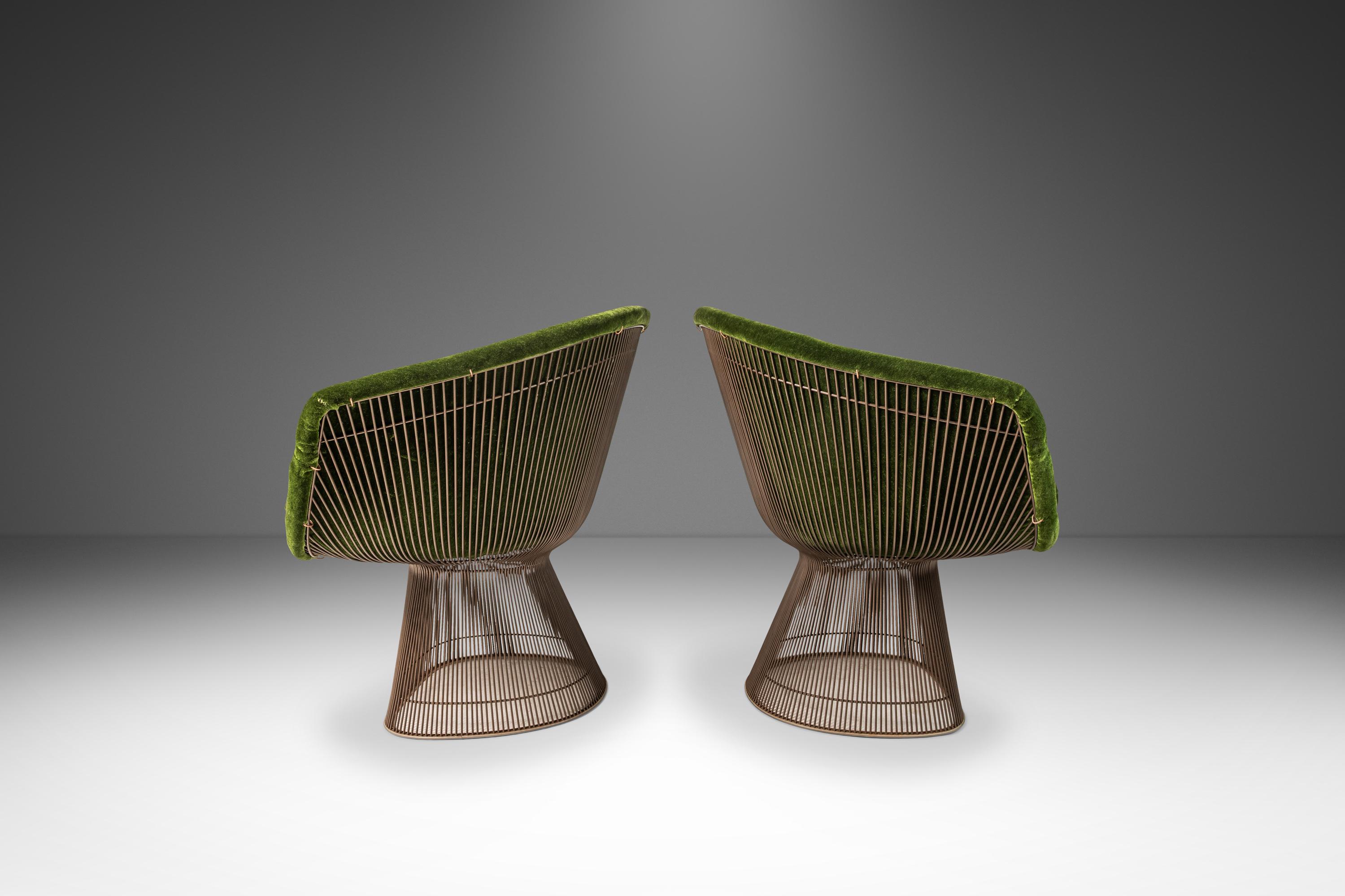 Voici un ensemble de deux chaises longues 