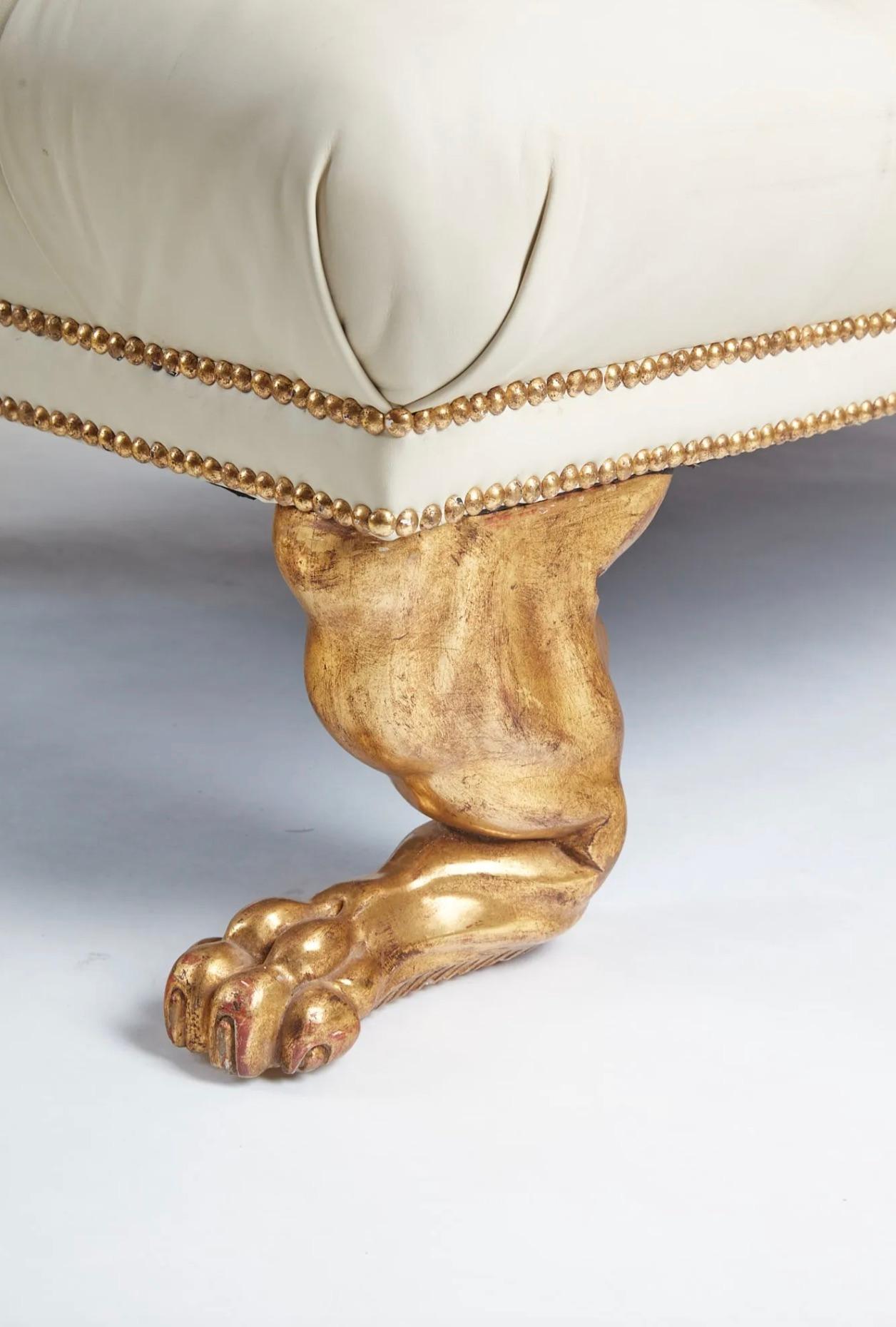 Cuir Ensemble de 2 banquettes Regency Close de Quatrain en cuir matelassé crème en vente