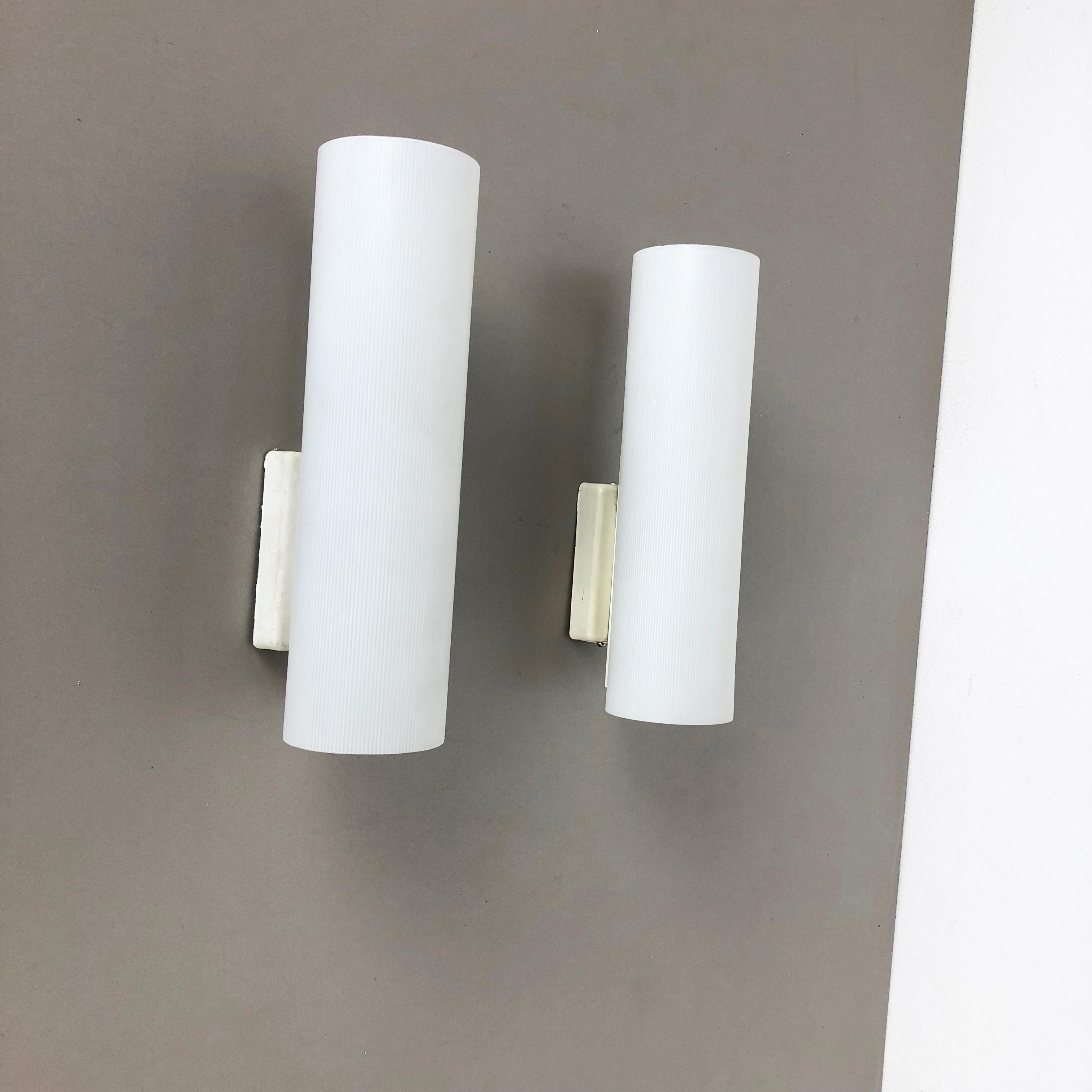 Article:

Set of two wall lights 


Origin:

Germany


Producer:

Doria Lights, Germany



Age:

1960s




This set of two modernist lights was produced in Germany by Doria Lights in the 190s. The light has metal wall fixation