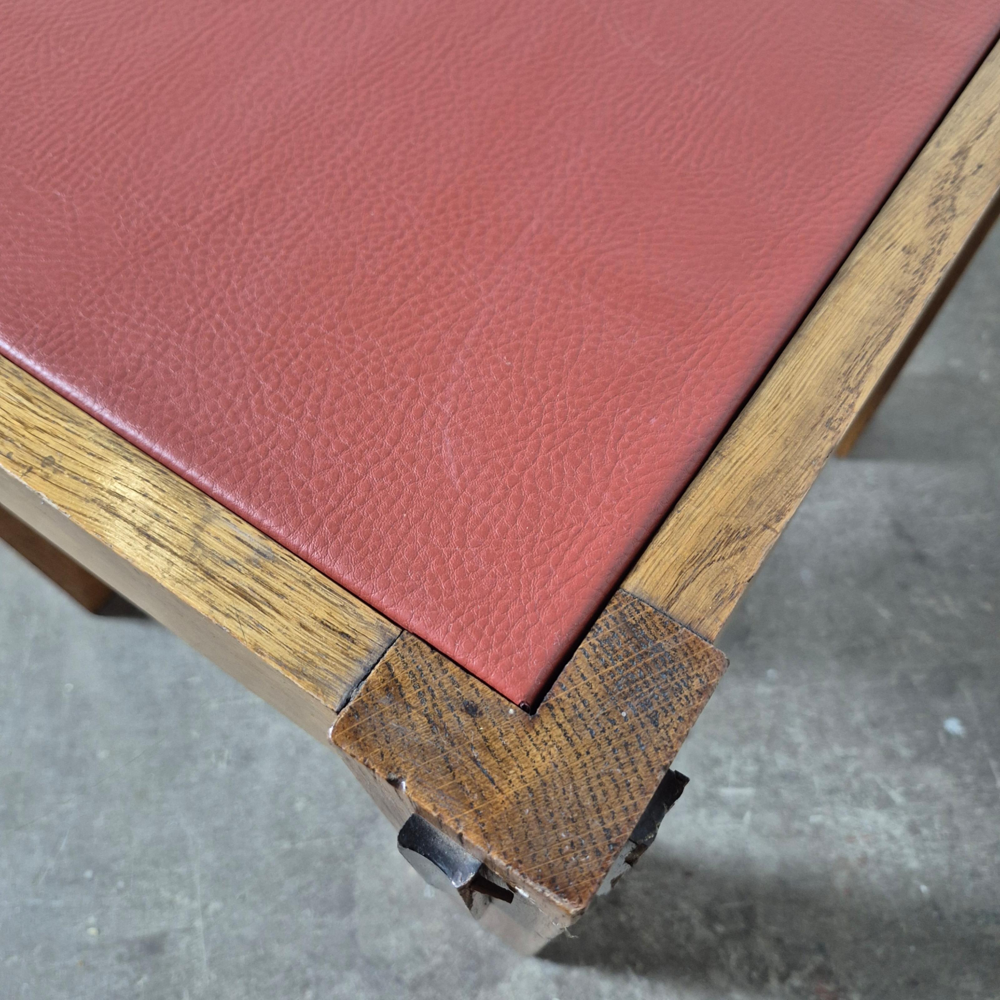 Set of 2 modernist Amsterdam school side tables, Netherlands 1920s In condizioni buone in vendita a ECHT, NL