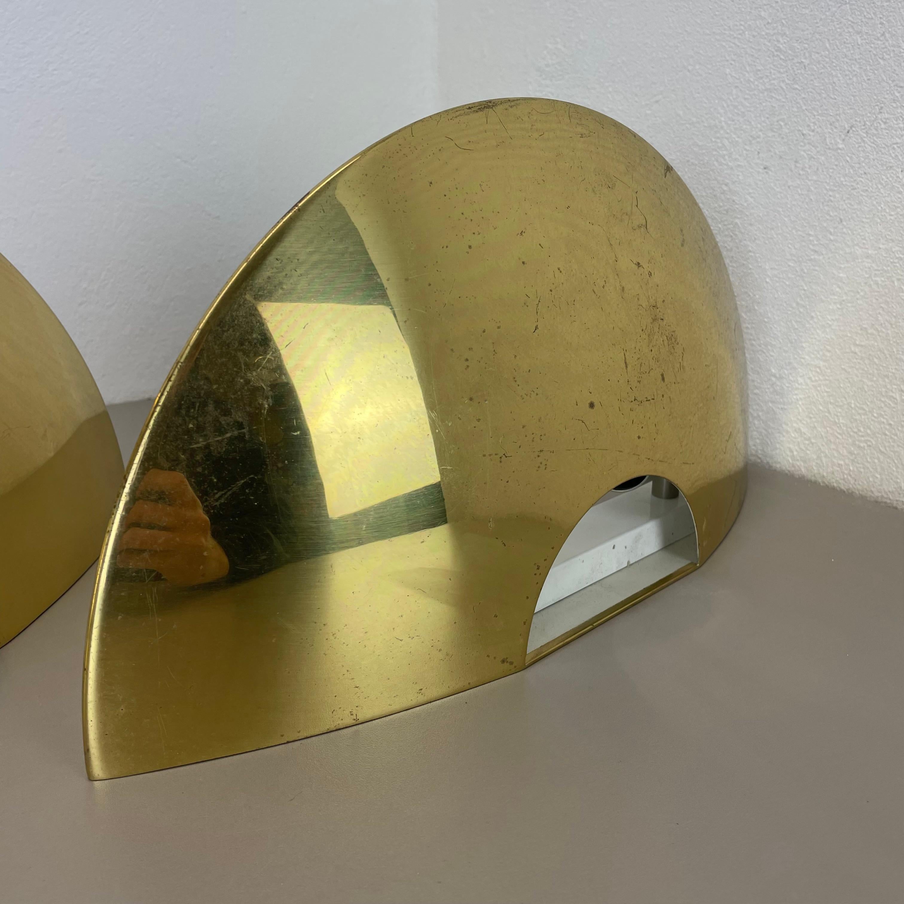 Juego de 2 apliques modernistas de metal latonado de Florian Schulz, Alemania, años 70 en venta 8