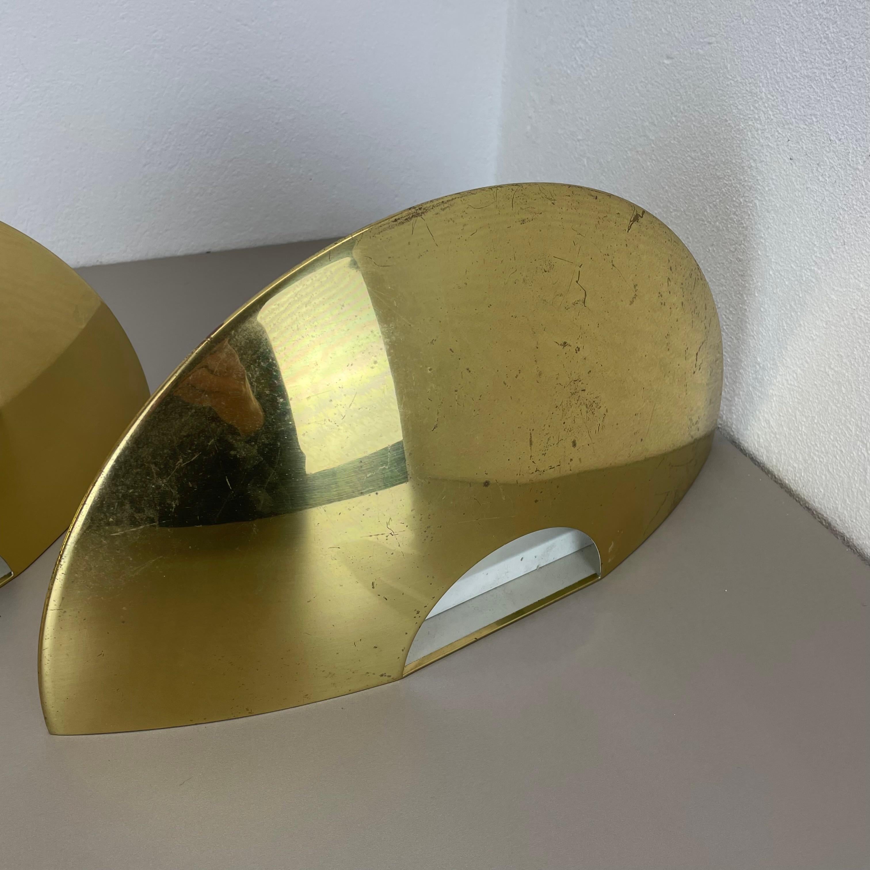 Juego de 2 apliques modernistas de metal latonado de Florian Schulz, Alemania, años 70 en venta 9