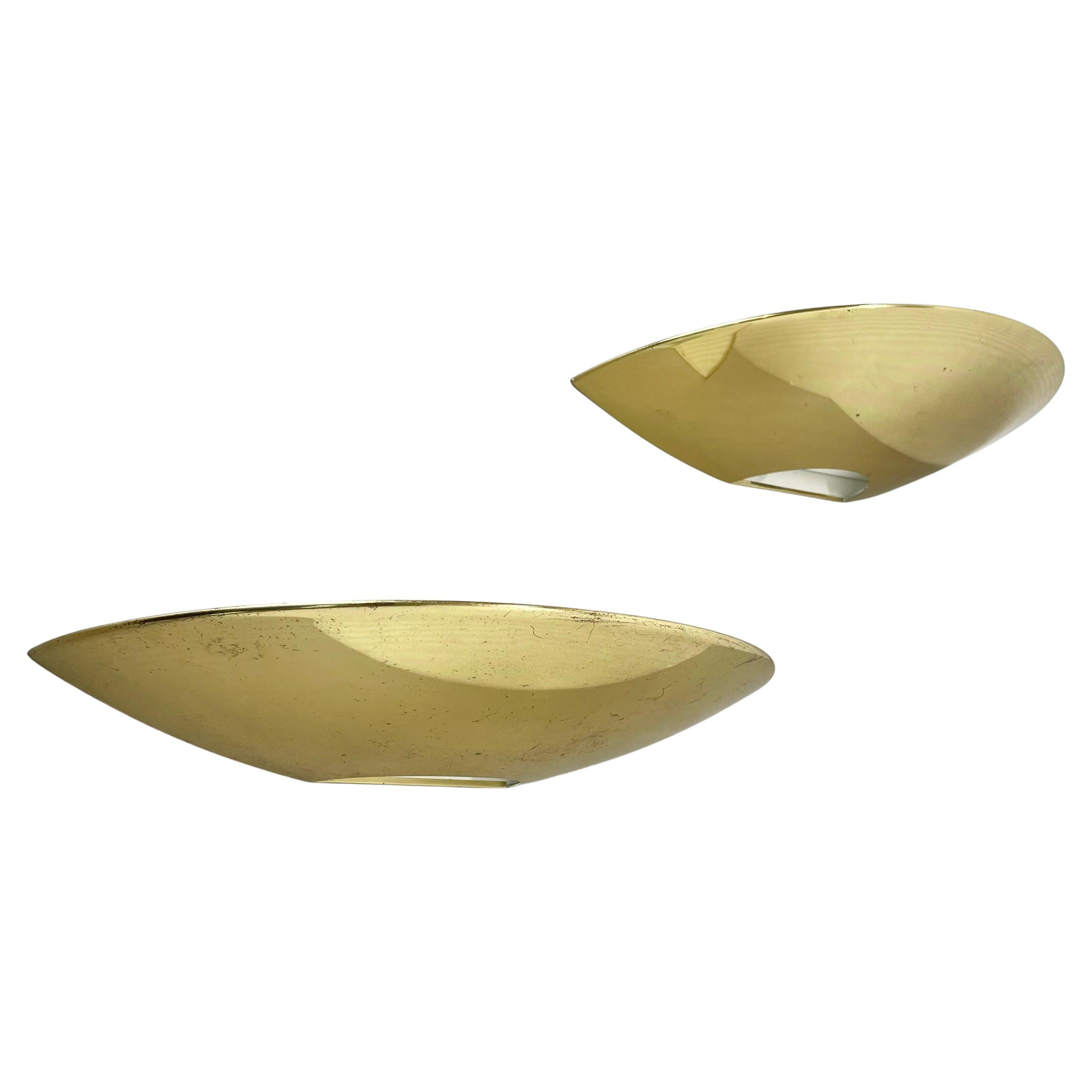 2 modernistische Wandleuchten aus Messing von Florian Schulz, Deutschland, 1970er Jahre