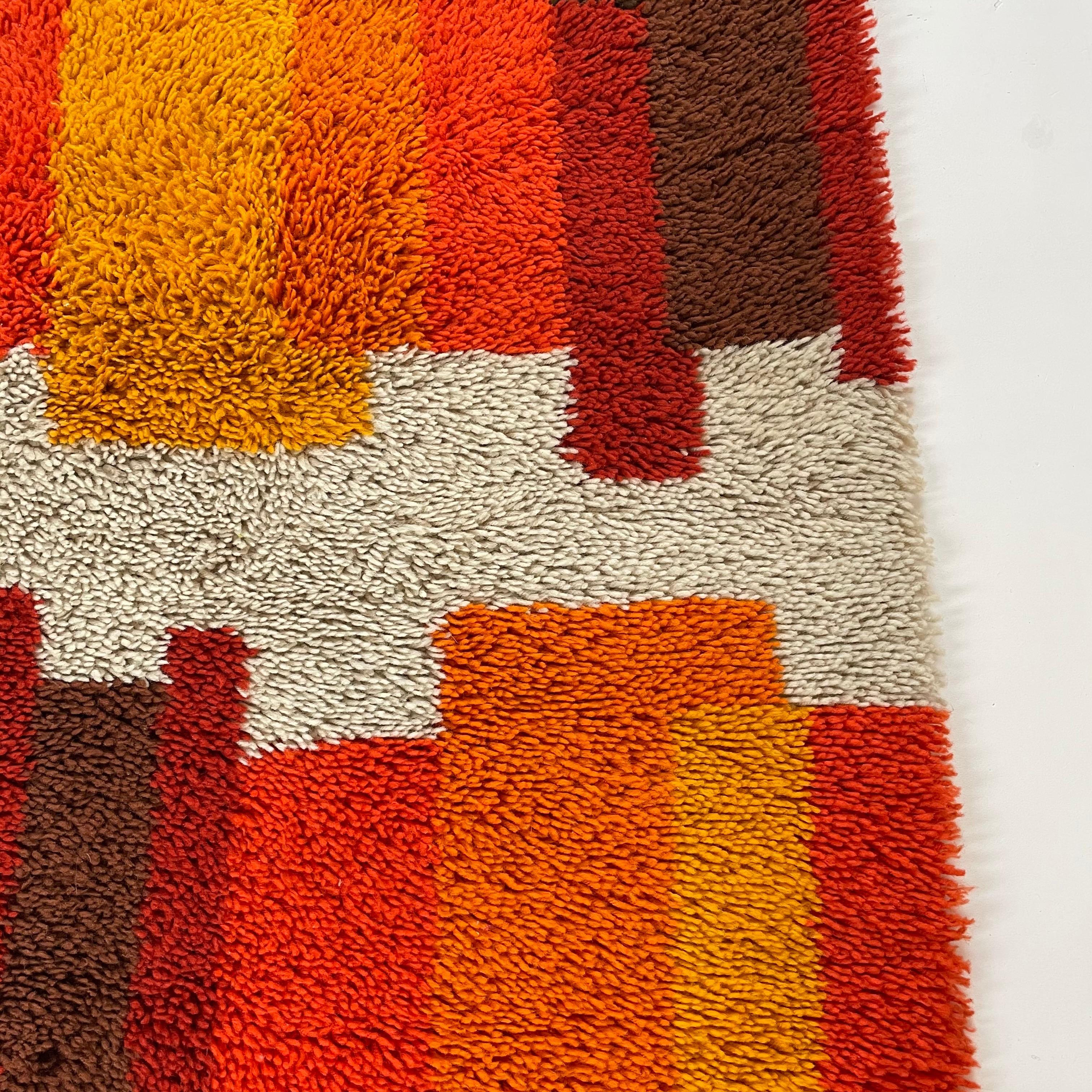 Ensemble de 2 tapis Rya modernistes multicolores à poils longs multicolores de Desso, Pays-Bas, 1970 en vente 4