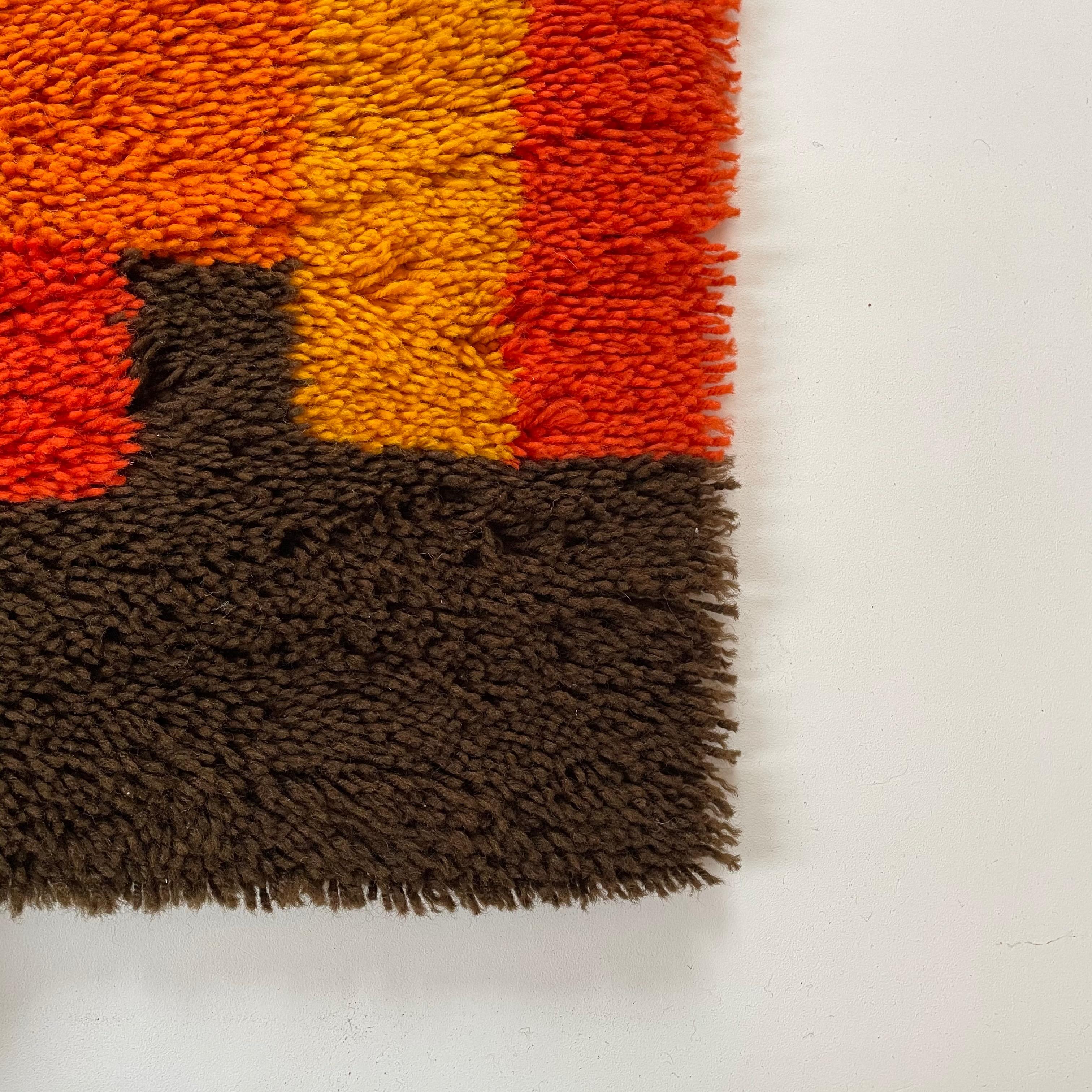 Ensemble de 2 tapis Rya modernistes multicolores à poils longs multicolores de Desso, Pays-Bas, 1970 en vente 6