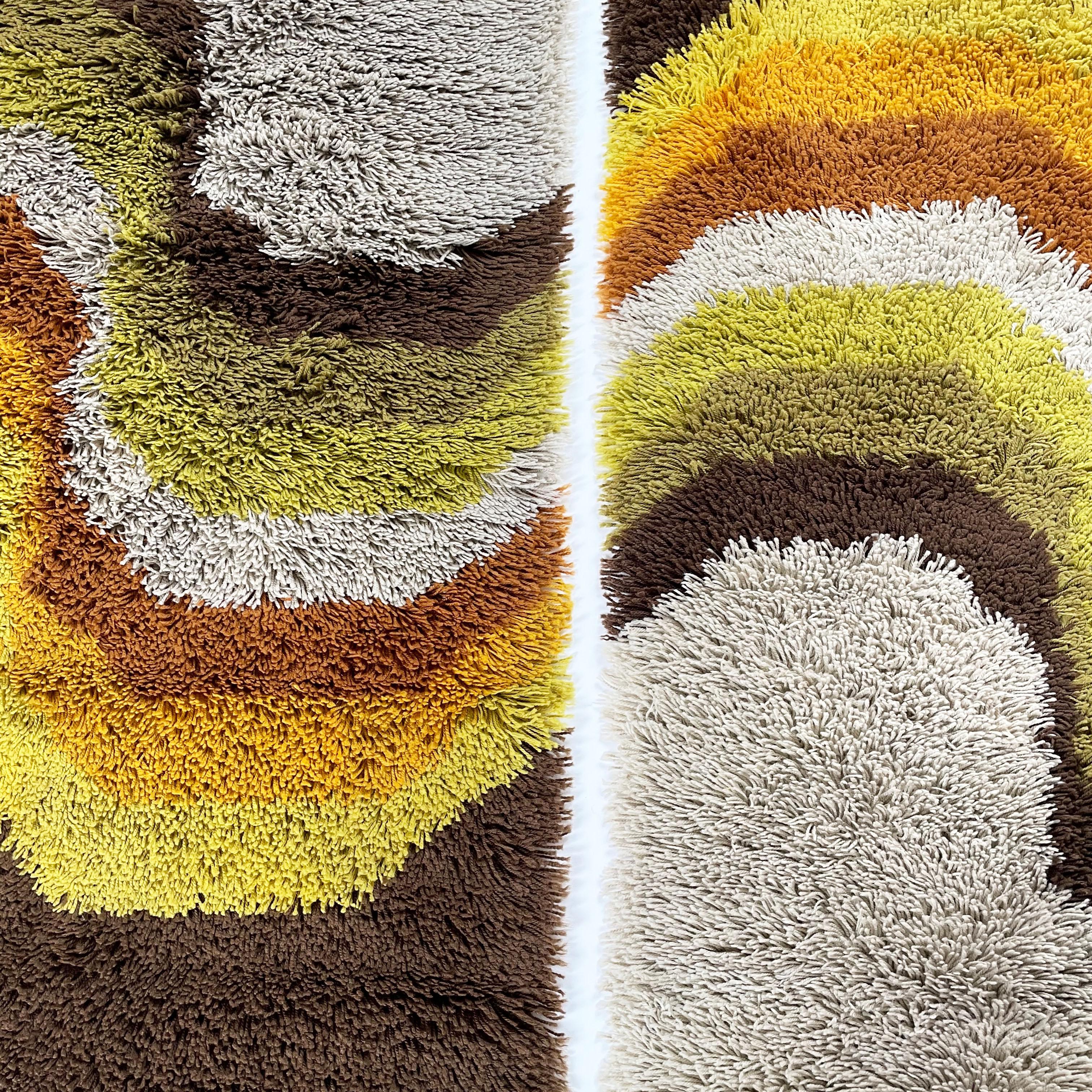 High pile rugs with Pop Art pattern set of 2.


Decade:

1970s


Oigin:

Netherlands


Producer:

Desso, Netherlands



This rug set is a great example of 1970s pop art interior. Made in high quality weaving technique. This high