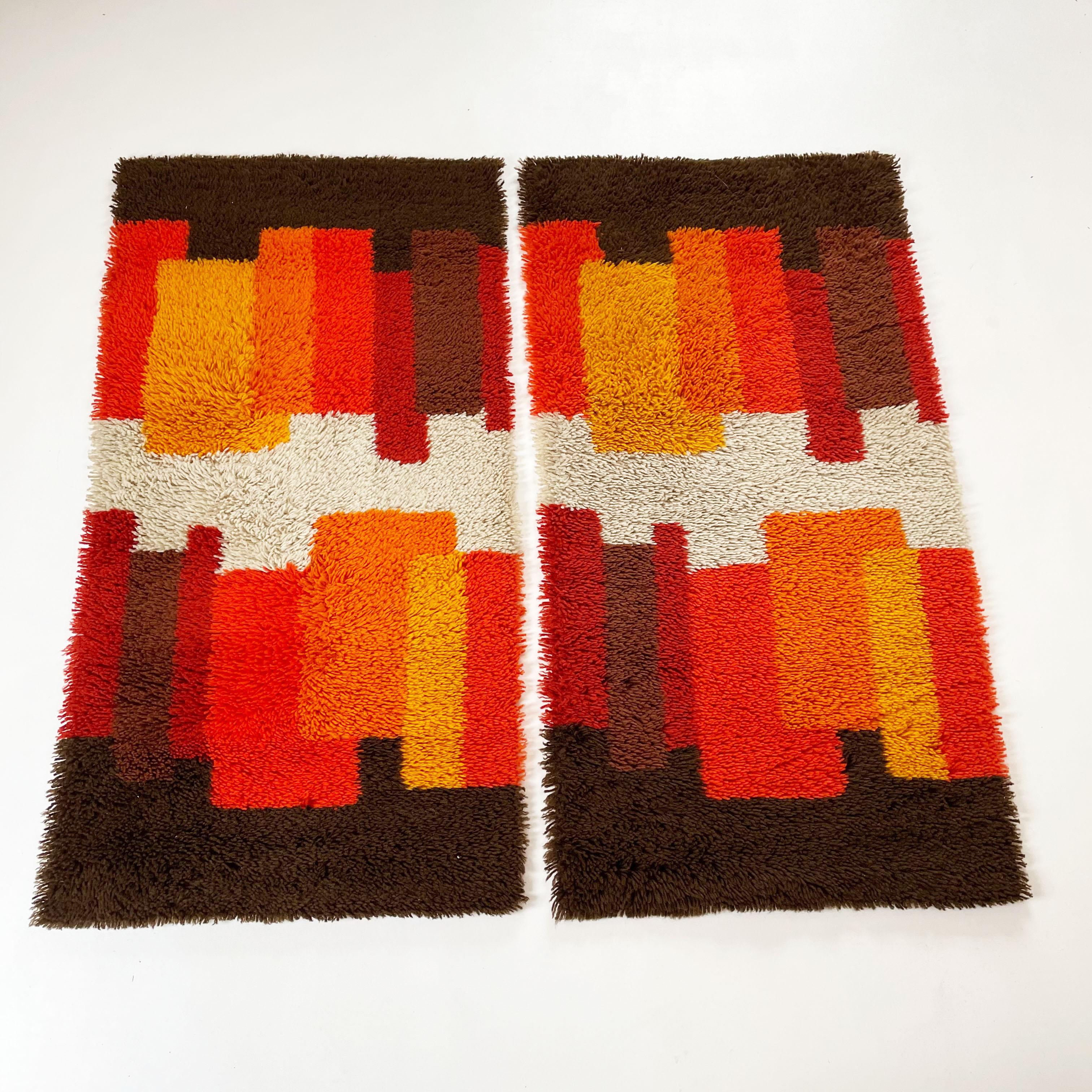 20ième siècle Ensemble de 2 tapis Rya modernistes multicolores à poils longs multicolores de Desso, Pays-Bas, 1970 en vente