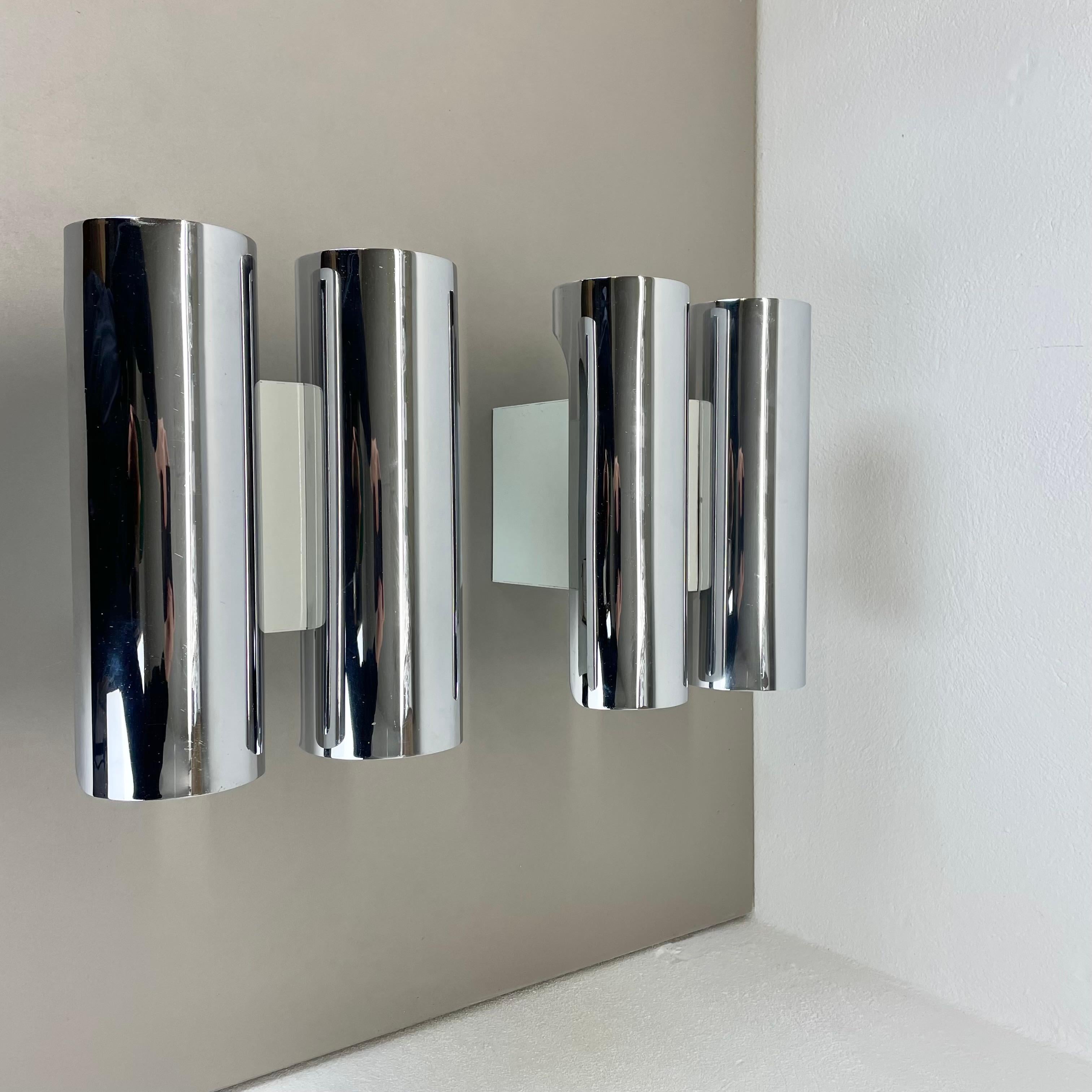Article:

Set of 2 xxl wall light sconces



Origin:

Germany



Age:

1970s



Description:

Set of 2 original 1970s modernist German wall Light made of solid metal. Both lights are in the original state with a chromed metal surface. Each light has