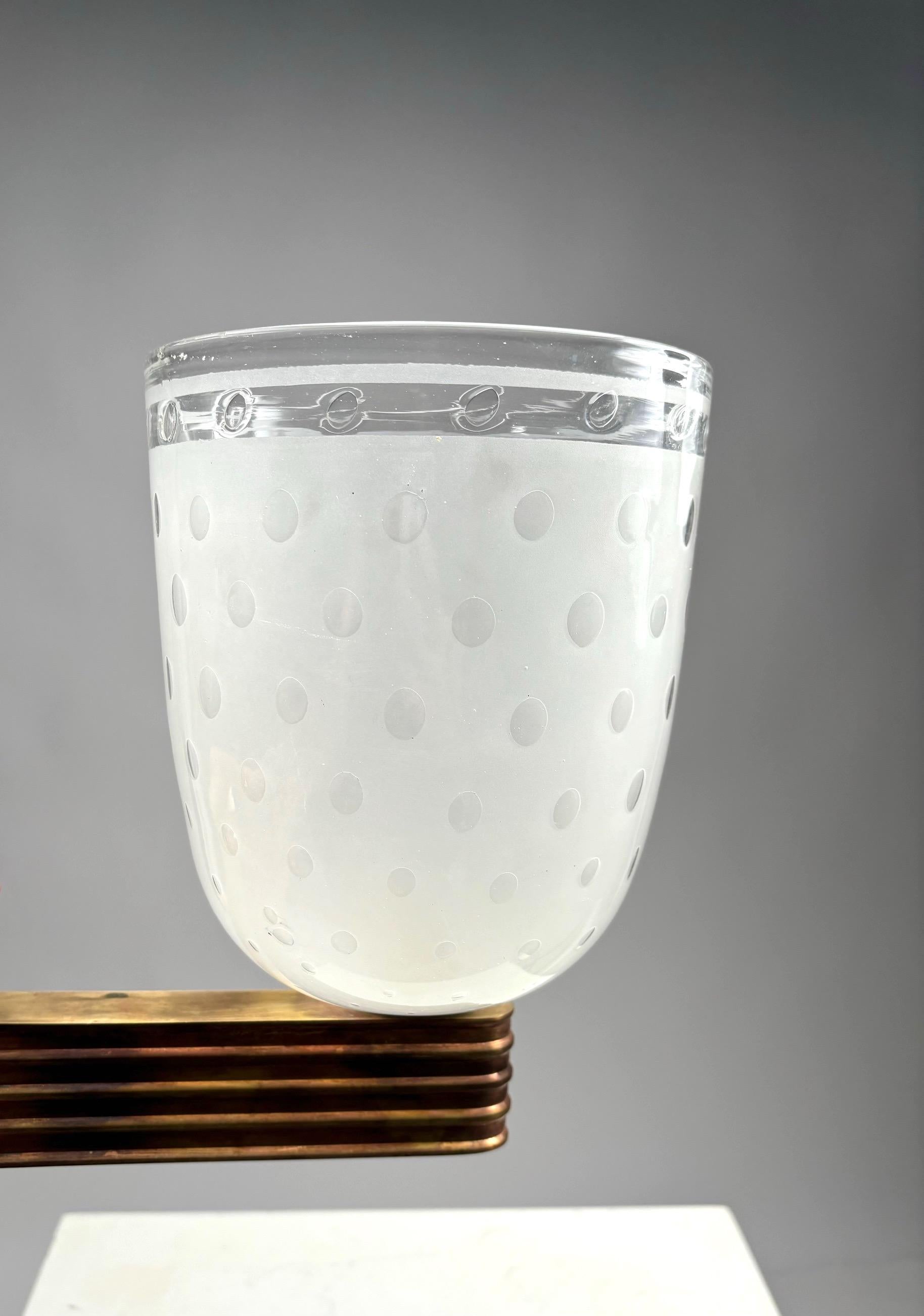 Important ensemble de 4 appliques monumentales Art Deco en verre soufflé et laiton, dans le style de Barovier, Italie, années 1940.