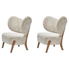 Set of 2 White TMBO Lounge Chairs in Moonlight Sheepskin by Mazo Design