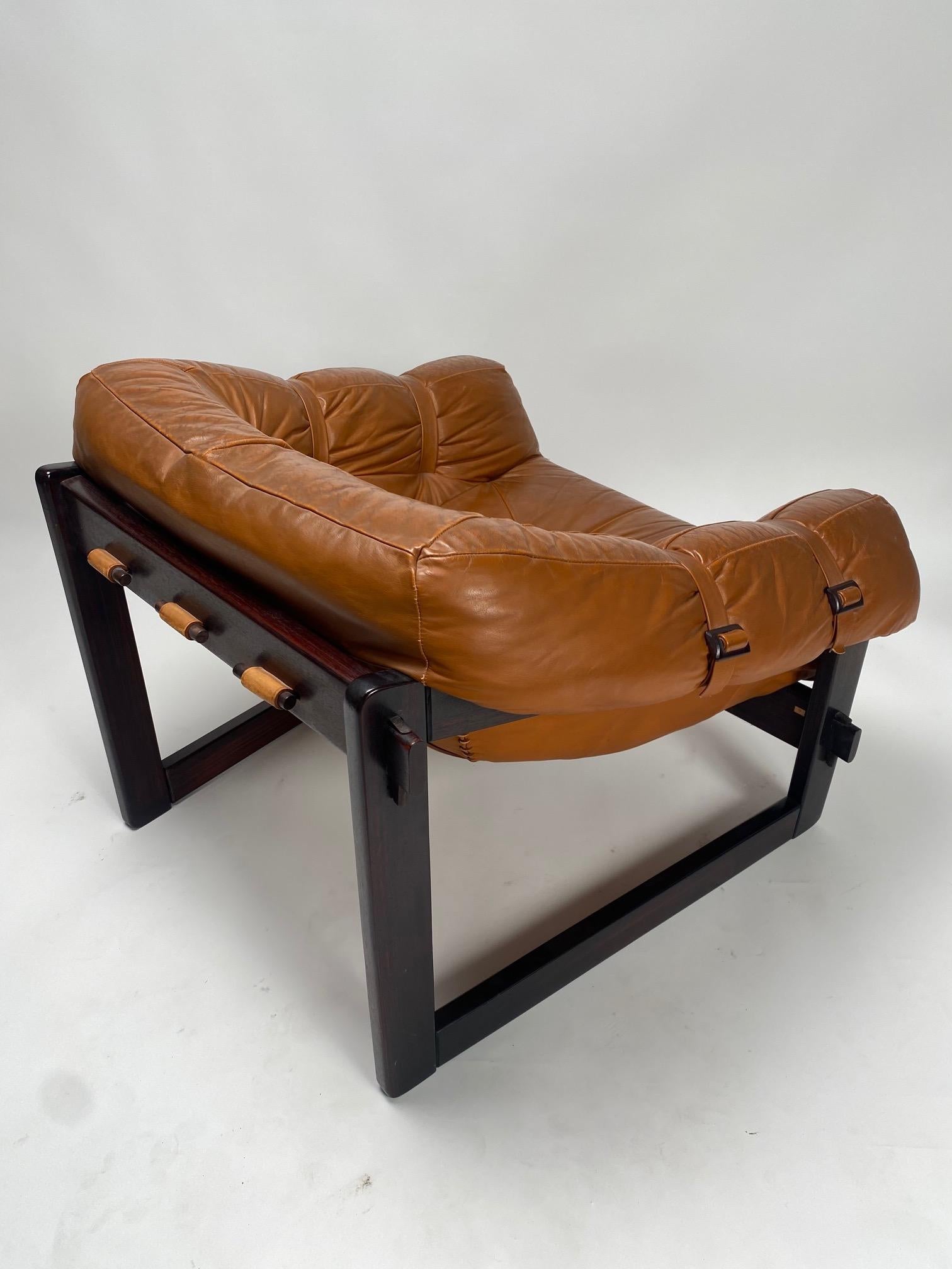 Set of 2 MP-091 Lounge Chairs by Percival Lafer, wood and leather, Brazil, 1960S 3