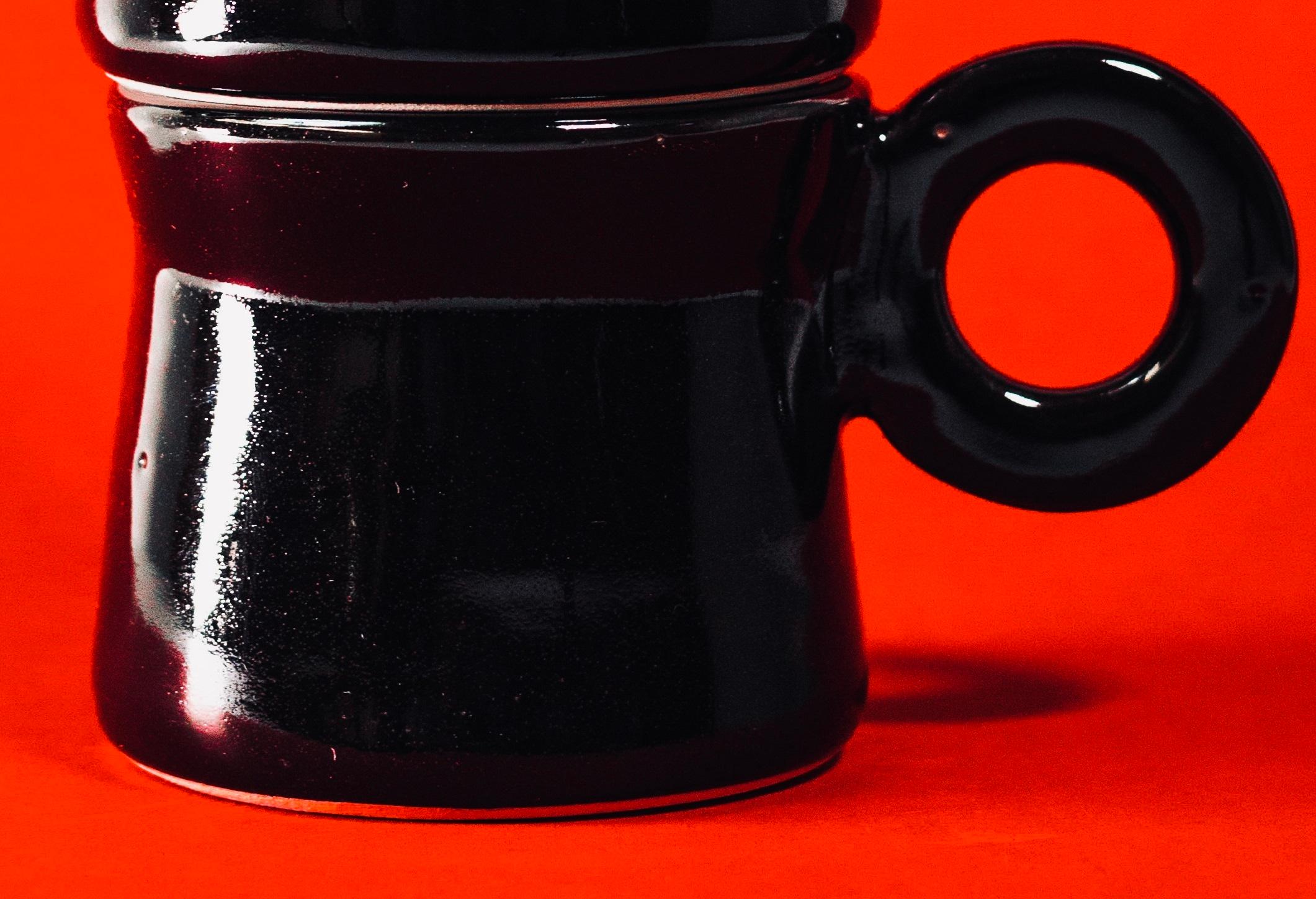 Mexicain Set de 2 tasses en céramique émaillée noire brillante par Eguiarte & Eguiarte en vente