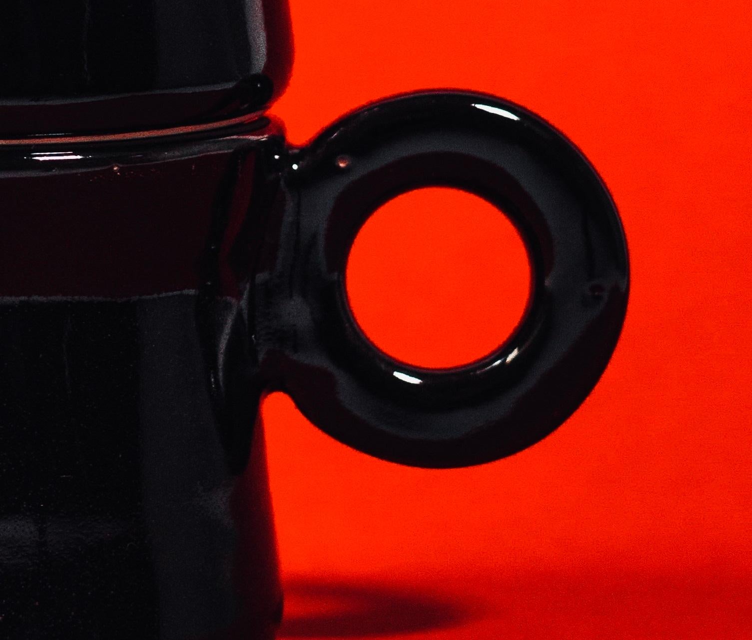 Set de 2 tasses en céramique émaillée noire brillante par Eguiarte & Eguiarte Neuf - En vente à Geneve, CH