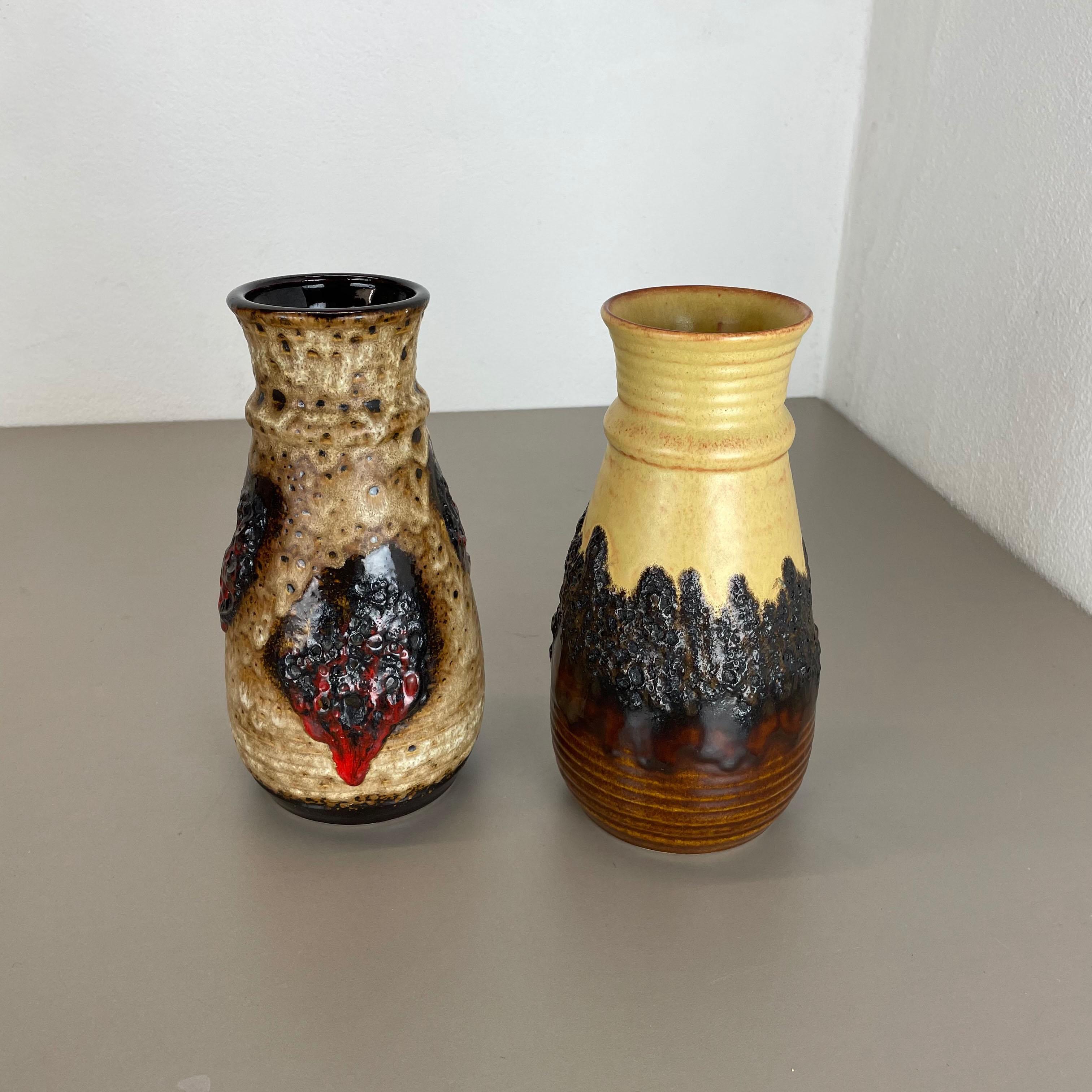 Mid-Century moderno Set di 2 vasi in ceramica Op Art Multi-Color Fat Lava Made Bay Ceramics, Germania in vendita