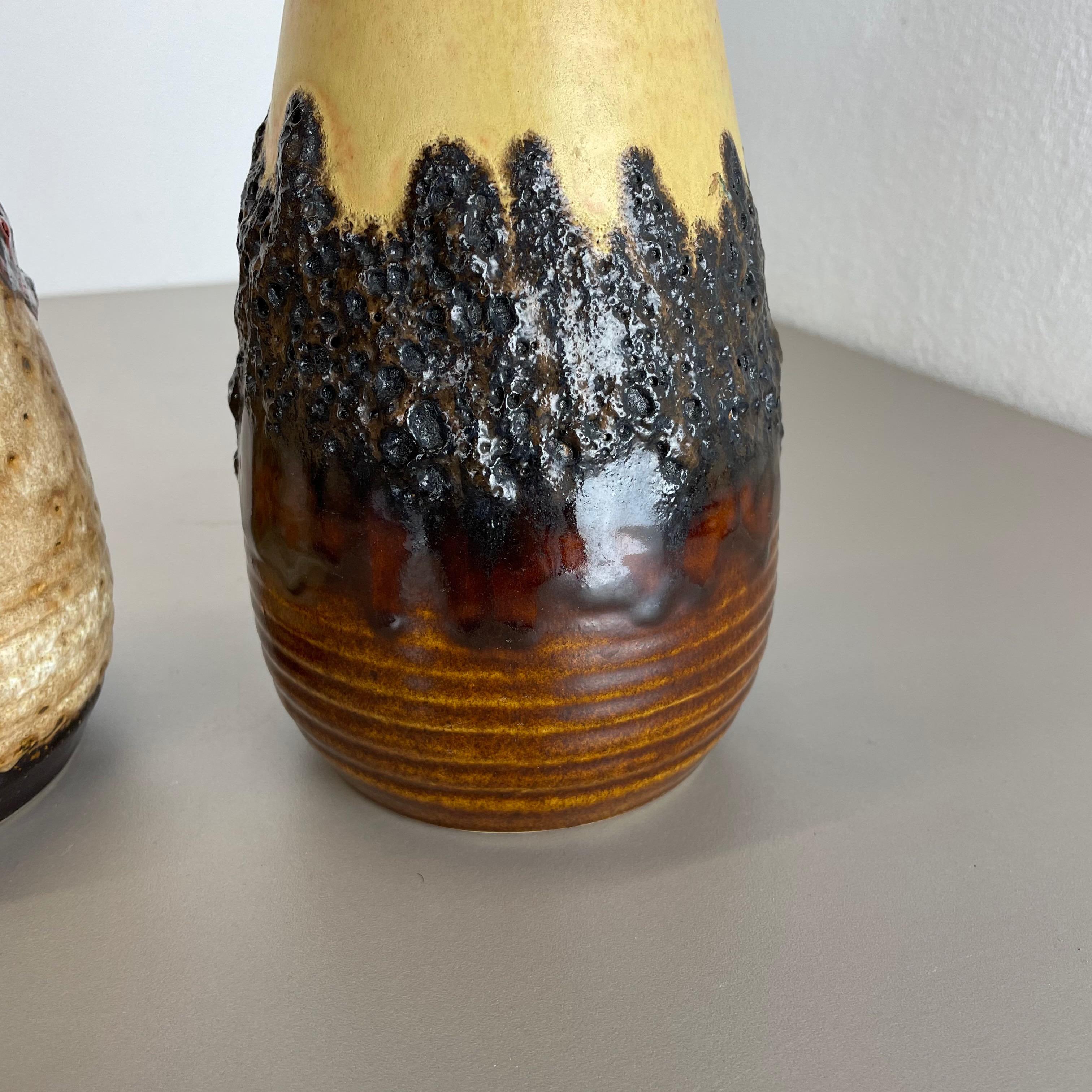 Set di 2 vasi in ceramica Op Art Multi-Color Fat Lava Made Bay Ceramics, Germania in vendita 1