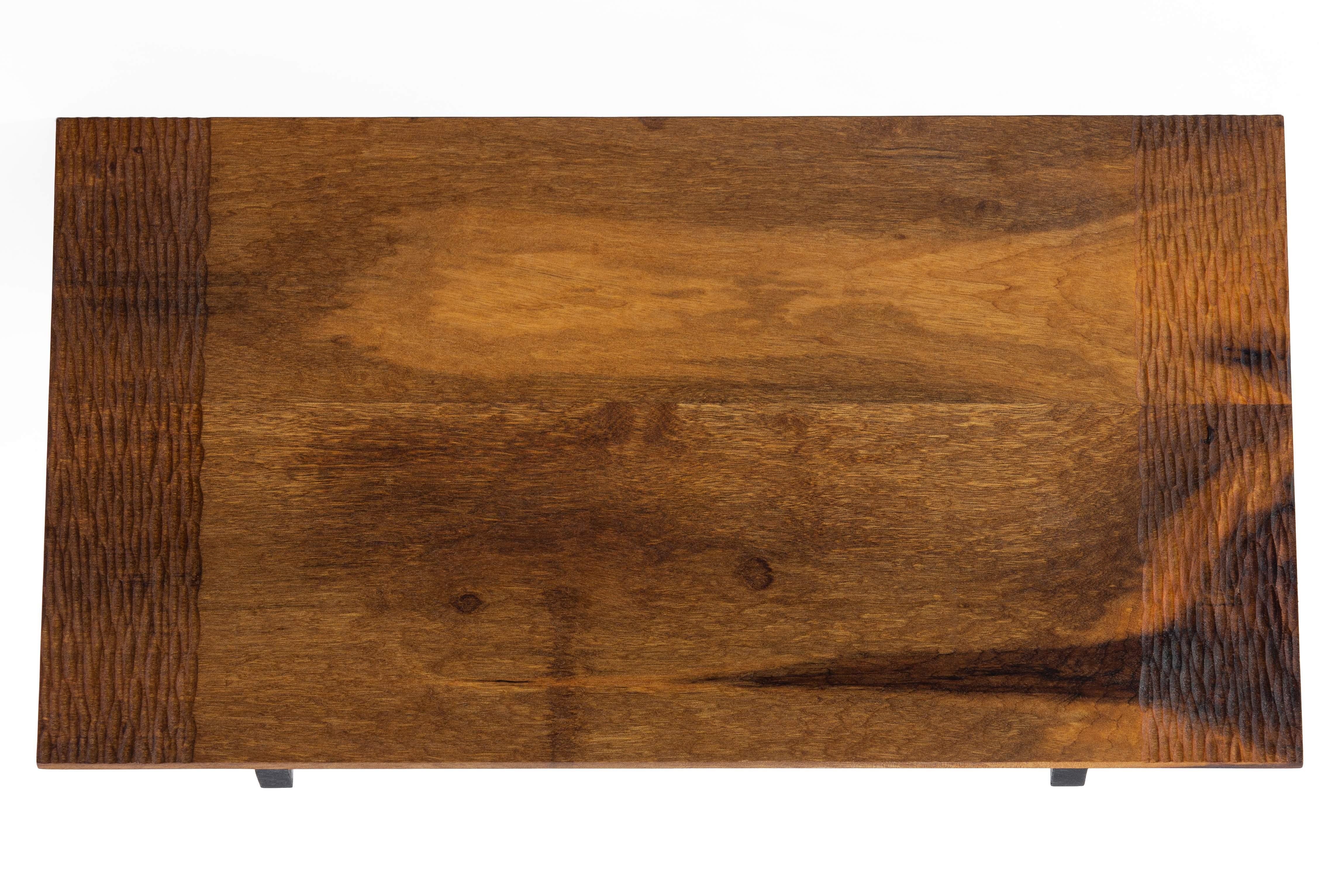 The Mundaú tray, made of Imbuia wood, is an excellent choice to place on top of a sideboard or buffet, in that cozy coffee corner, or to serve whatever you desire.

A finely crafted piece, it was developed with handmade joinery and intricate