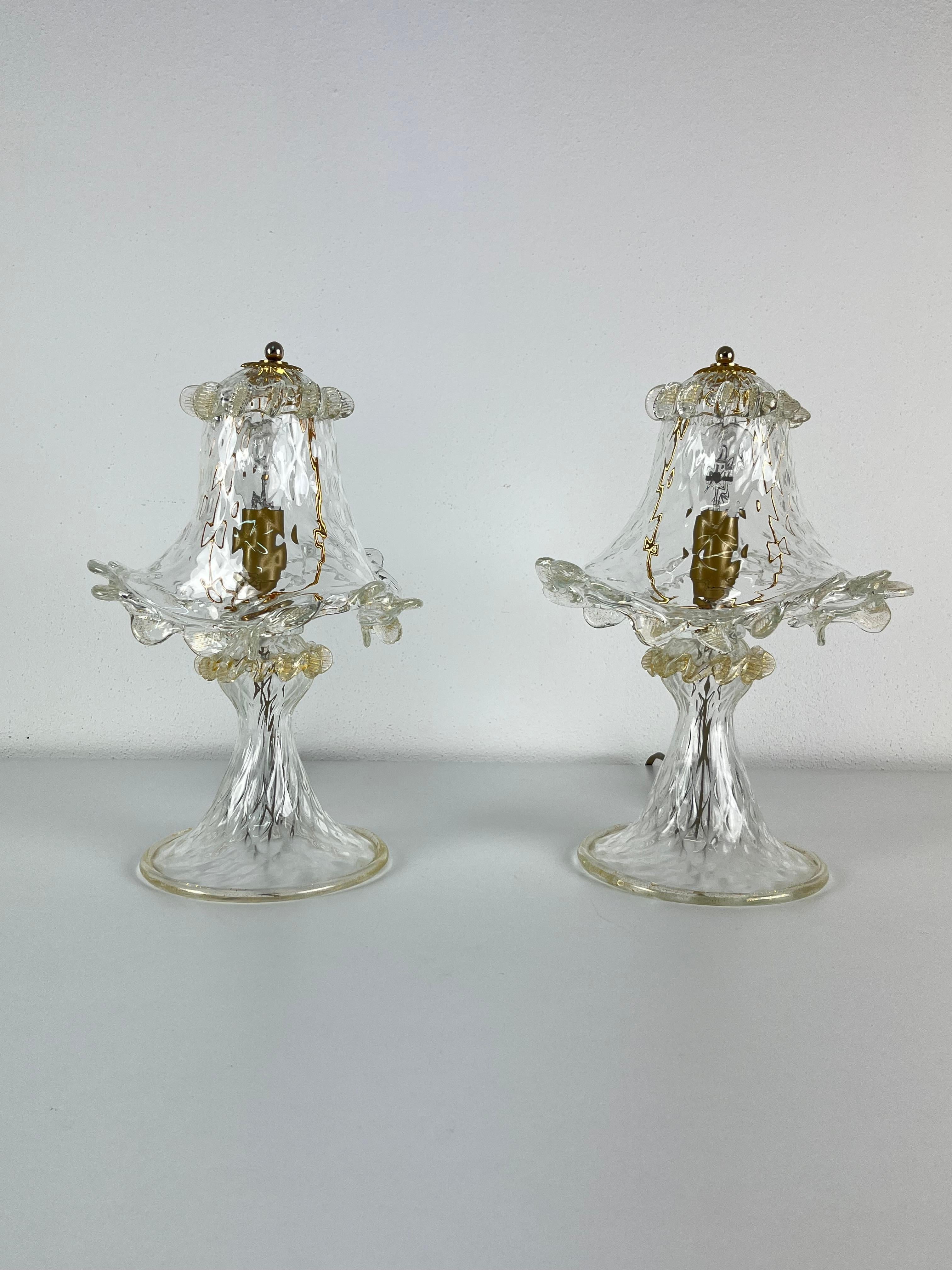 Satz von 2 Nachttischlampen aus Murano-Glas, Barovier 1980er
Glas intakt, ausgezeichneter Zustand.
E14-Lampen.