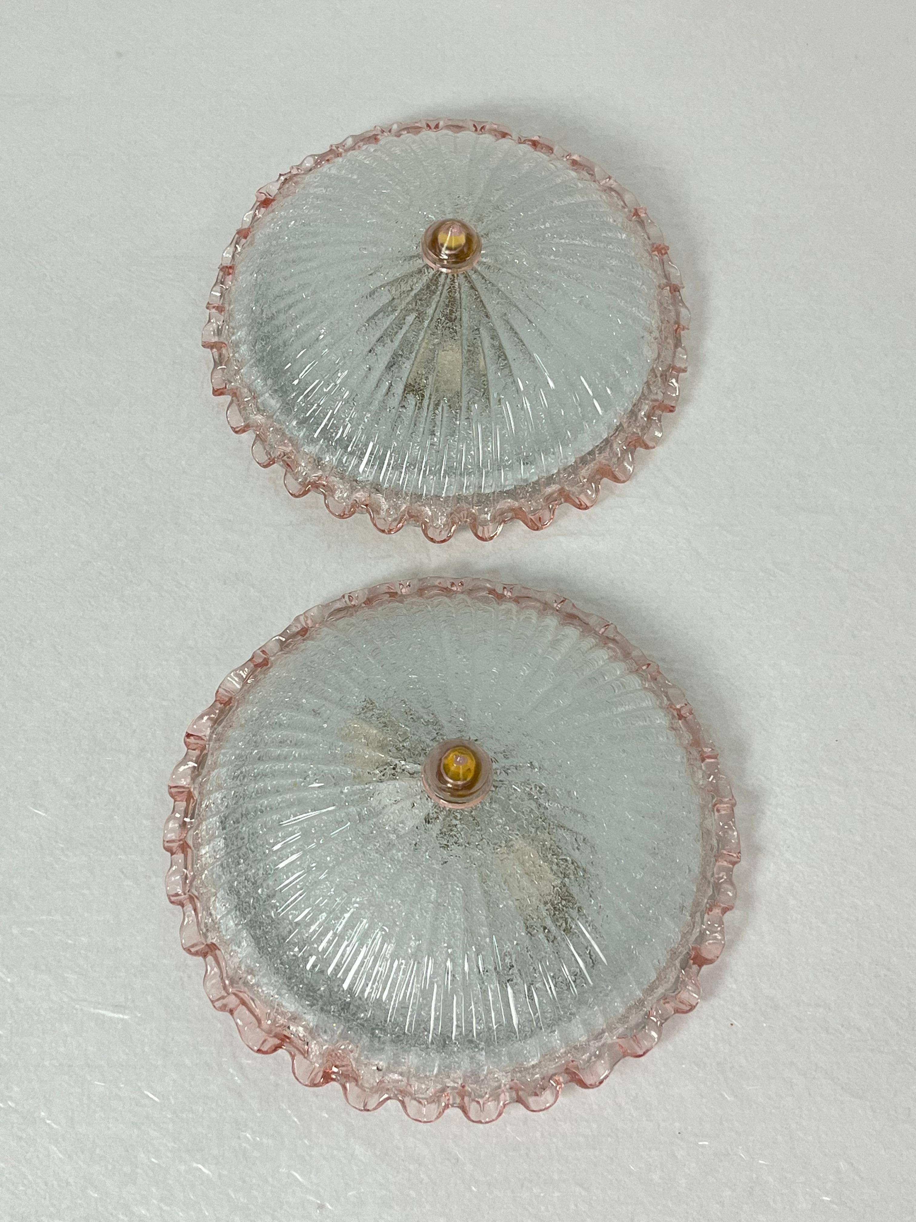 Conjunto de 2 lámparas de techo de cristal de Murano, estilo Barovier & Toso años 80
Cada una tiene dos lámparas E27.
Vidrio intacto.
Estructuras metálicas.
Encontrado en un apartamento de mi ciudad, Palermo.

Garantizamos un envío rápido con un