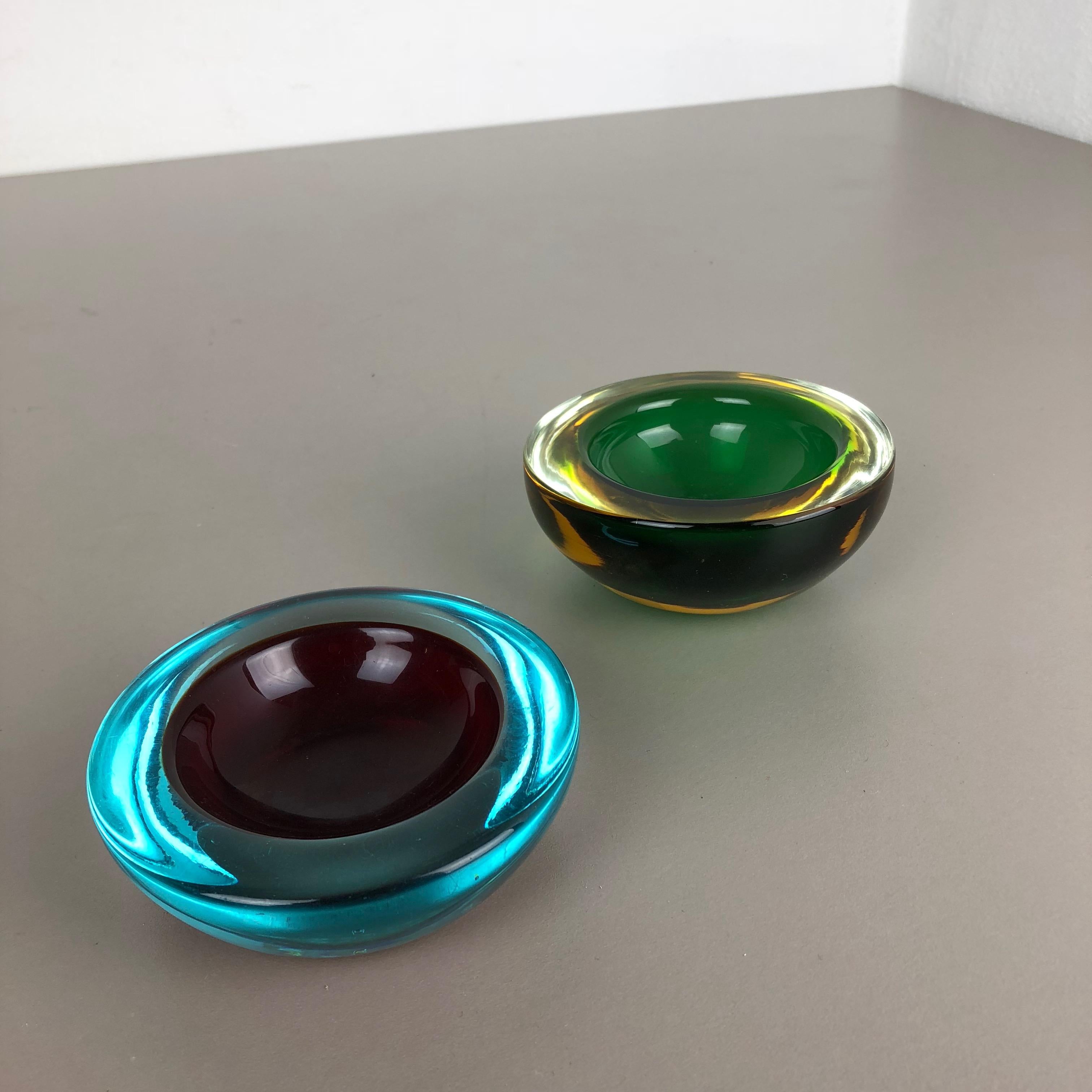 Italian Set of 2 Murano Glass Sommerso Bowl Shells Ashtray Element, Italy, 1970s