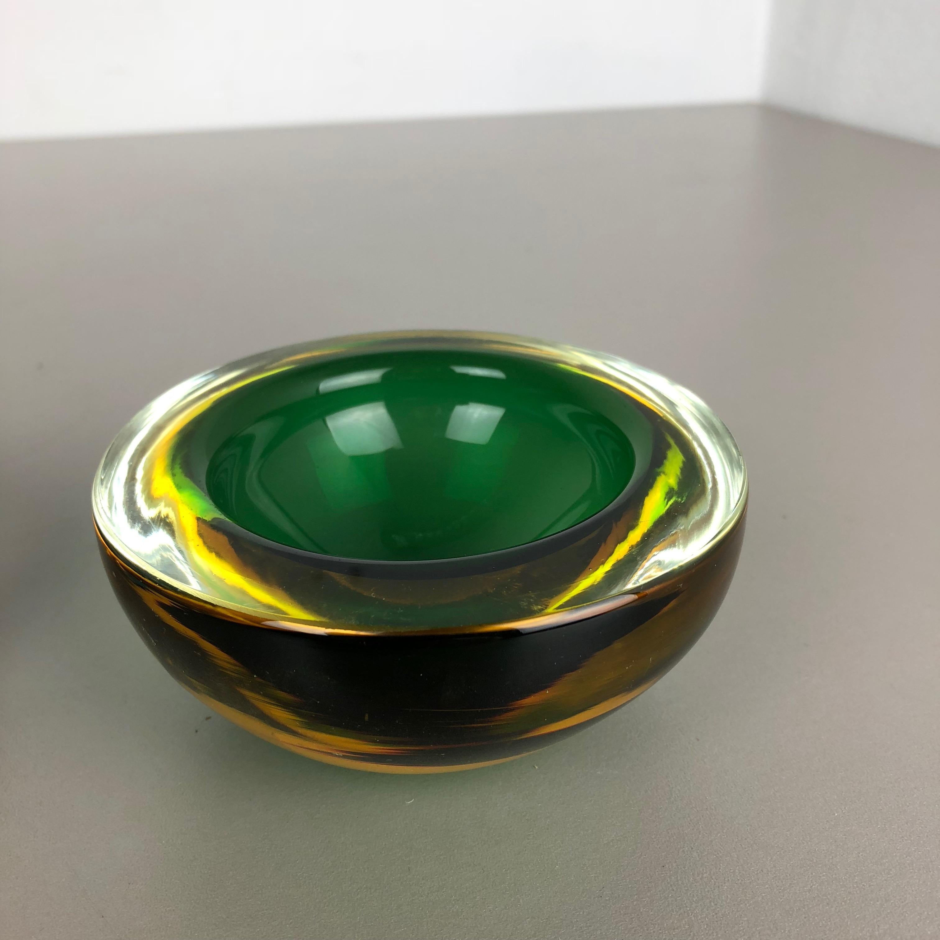 Set of 2 Murano Glass Sommerso Bowl Shells Ashtray Element, Italy, 1970s 3