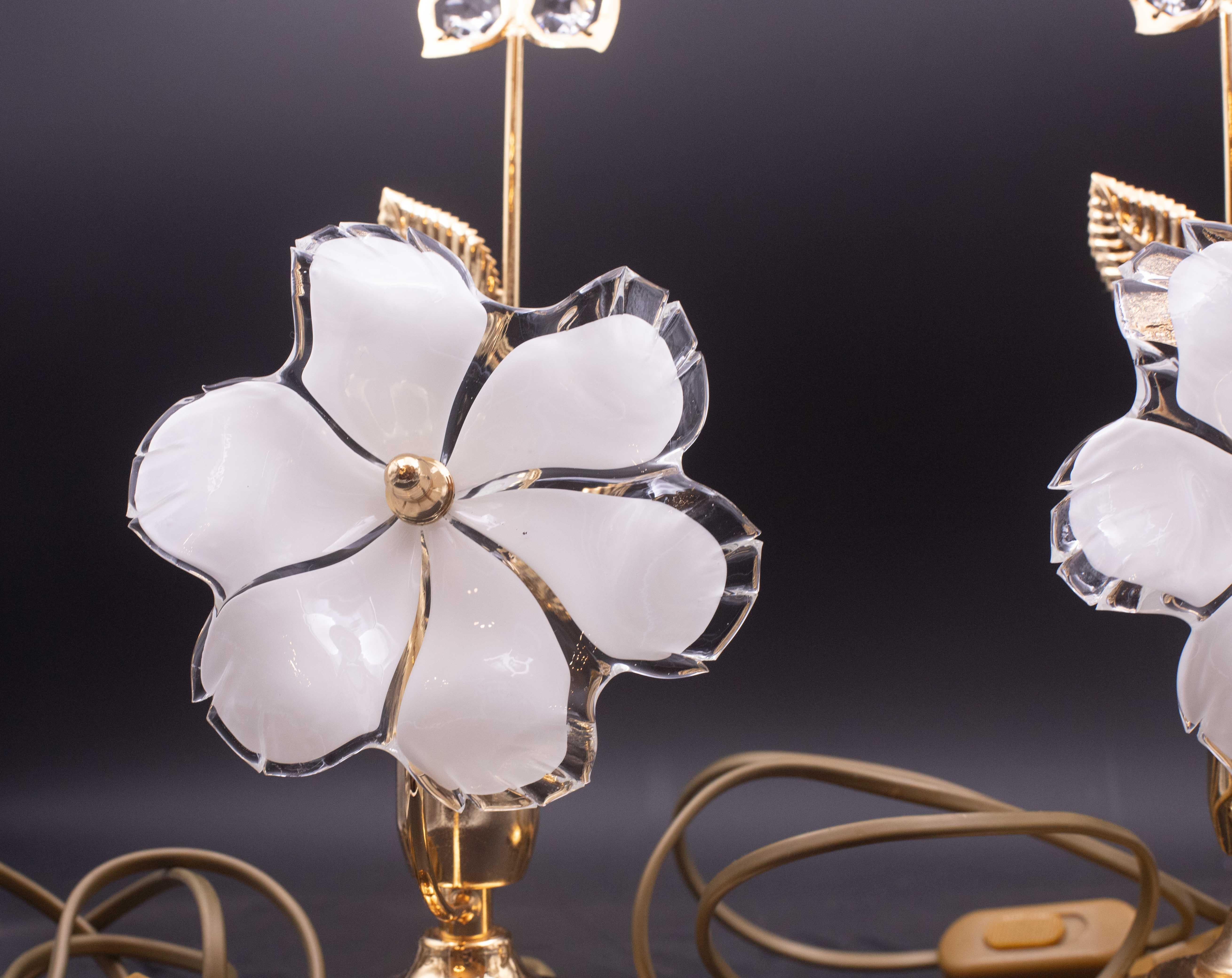 Ensemble de 2 tables en verre de Murano, fleurs blanches claires, 1970 Bon état - En vente à Roma, IT