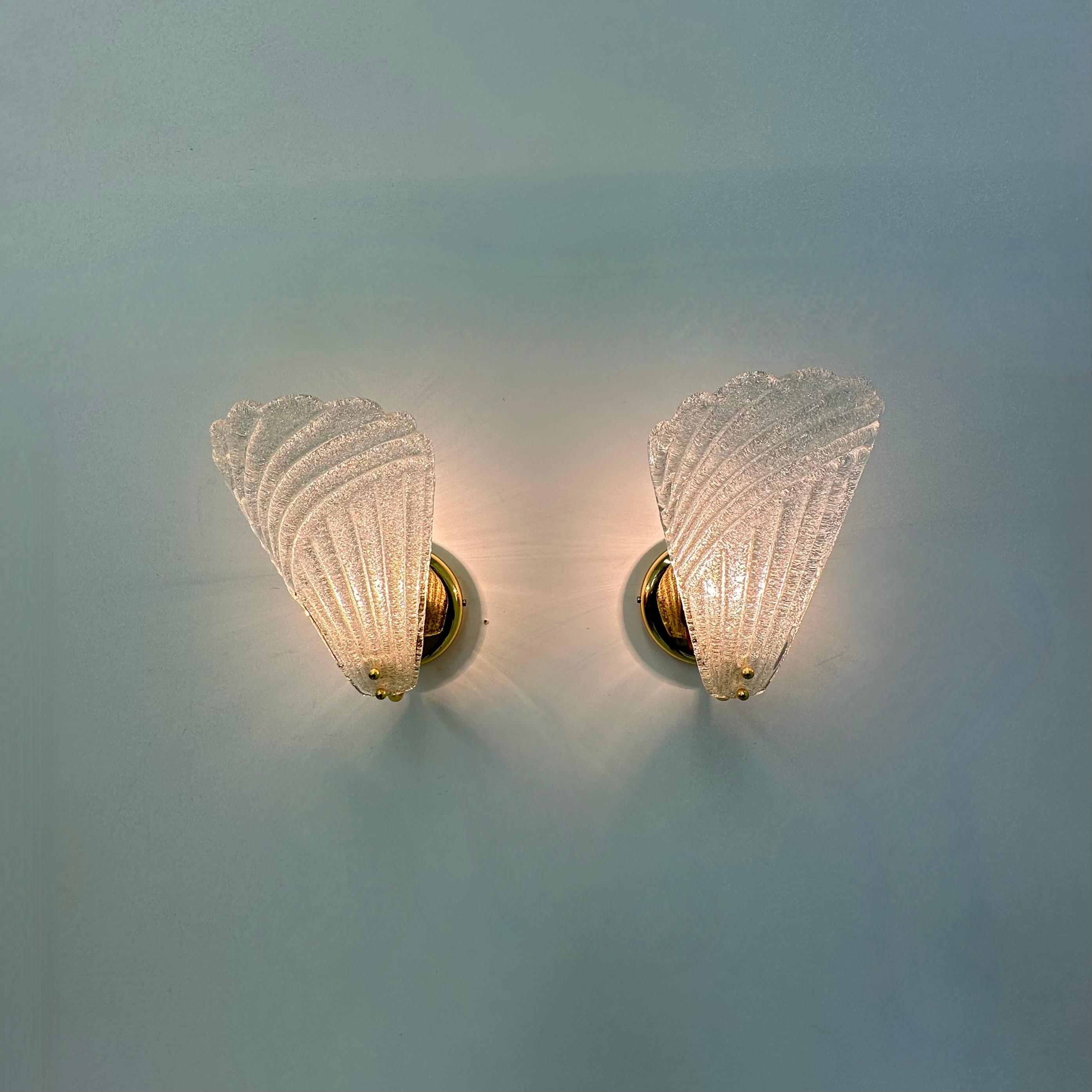Mid-Century Modern Ensemble de 2 lampes murales en verre de Murano , 1970 Italie en vente
