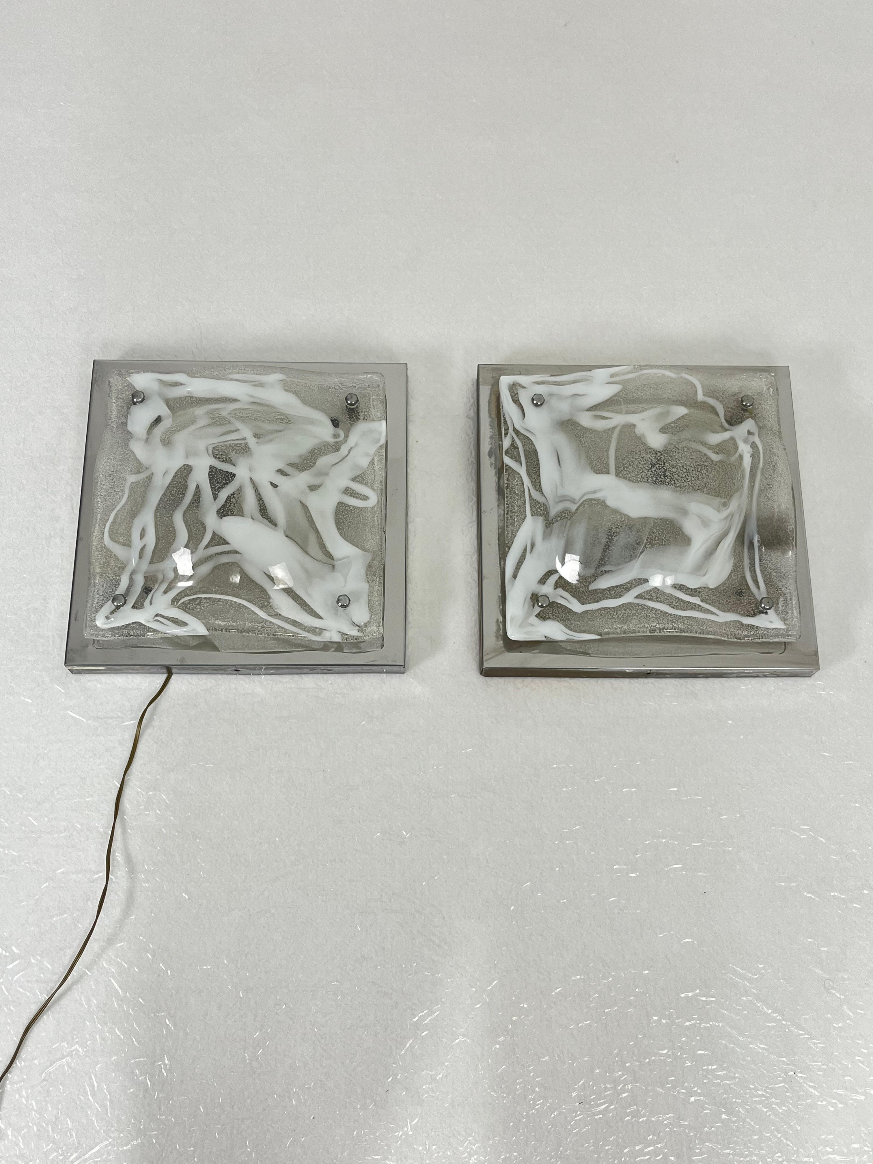 Metà XX secolo Set di 2 lampade da parete in vetro di Murano attribuite a Toni Zuccheri per Mazzega, anni '60 in vendita