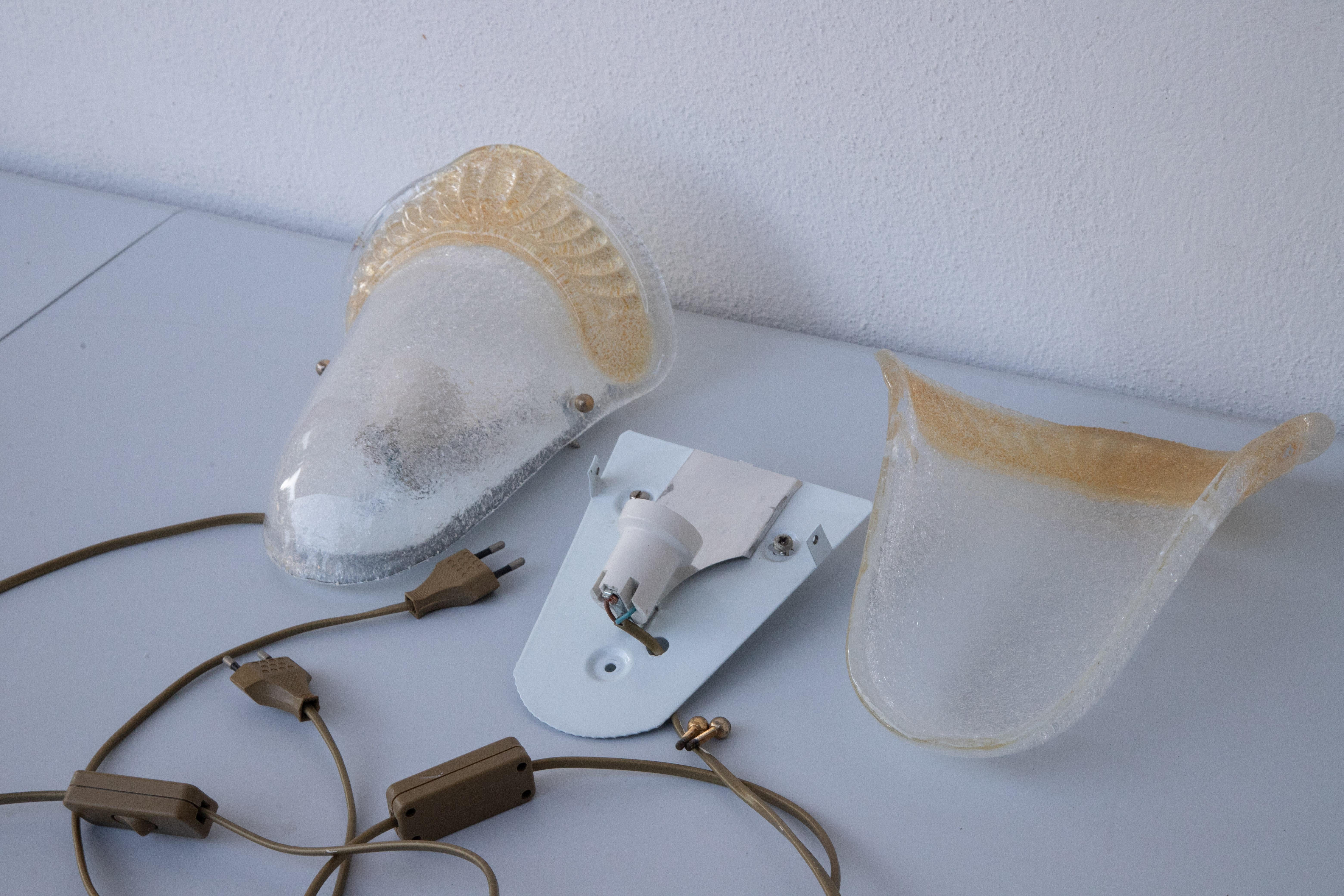 Set di 2 lampade da parete in oro e trasparenti di Murano, 1970 in vendita 3