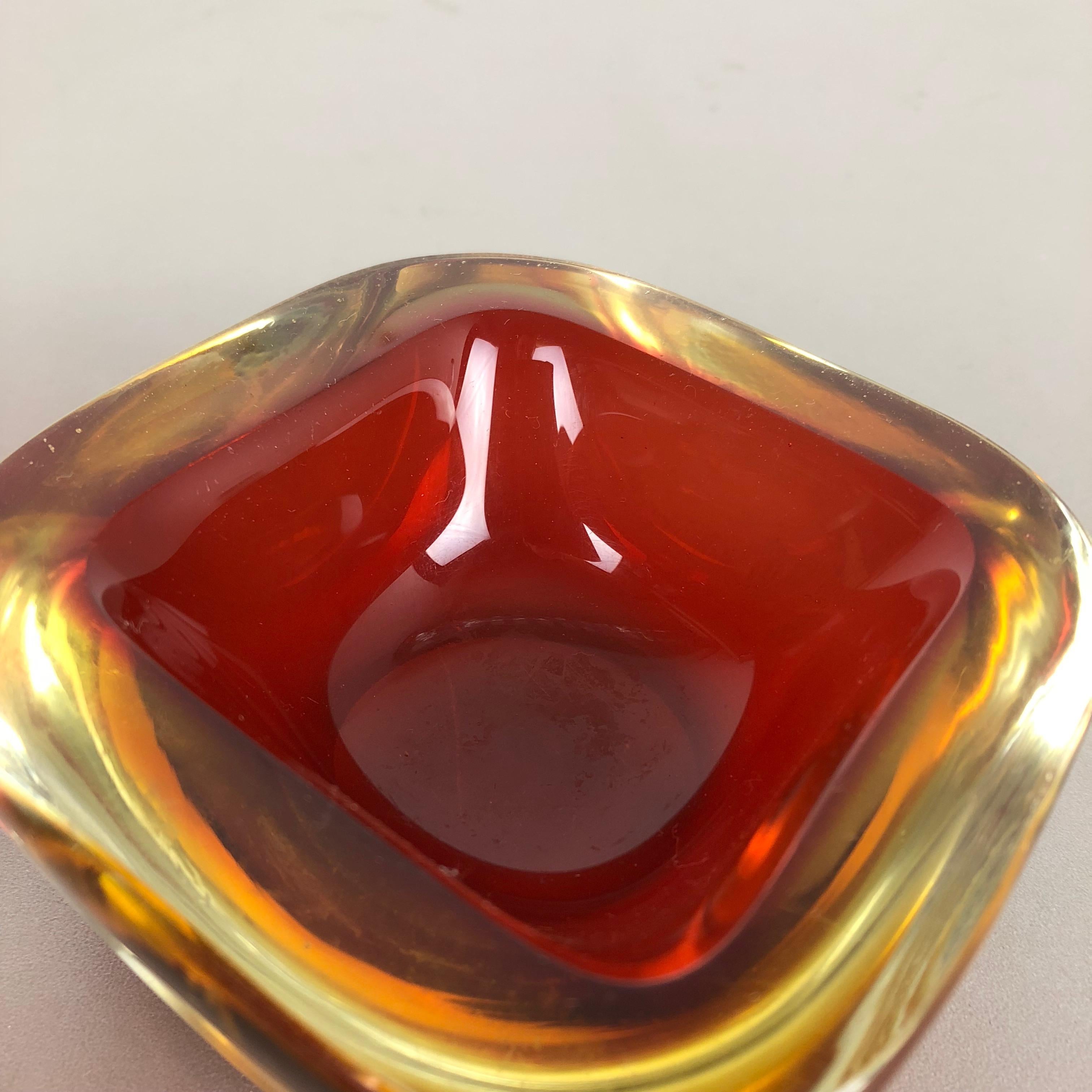 Set of 2 Murano red Glass Sommerso Bowl Shells Ashtray Element, Italy, 1970s 3