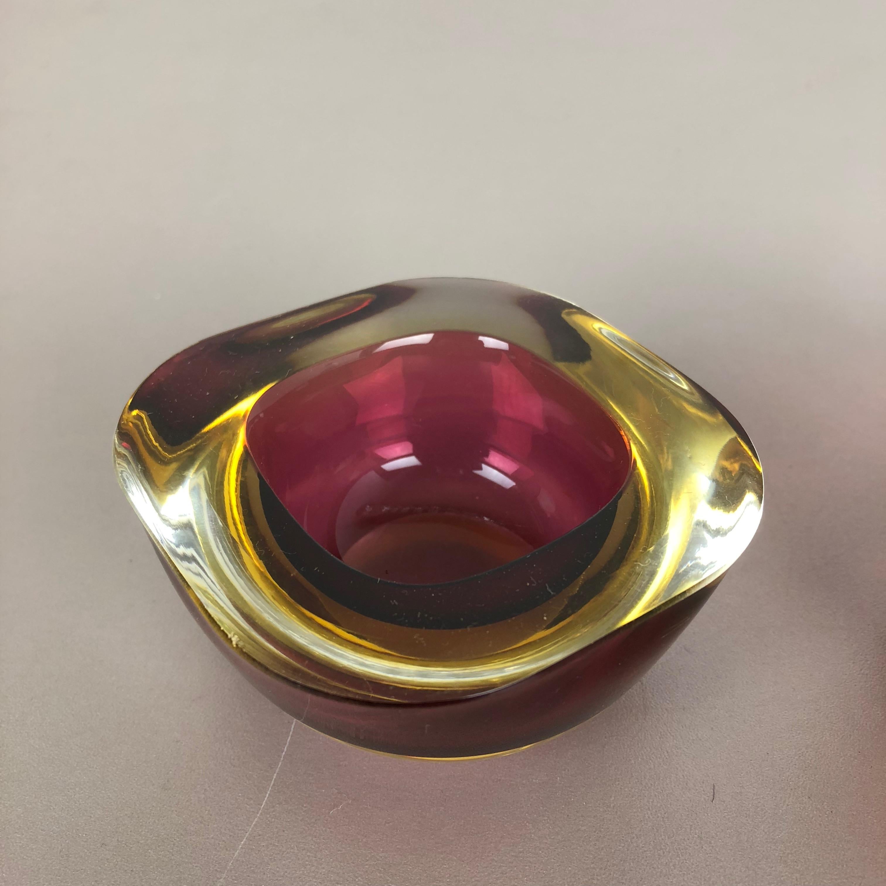 Italian Set of 2 Murano red Glass Sommerso Bowl Shells Ashtray Element, Italy, 1970s
