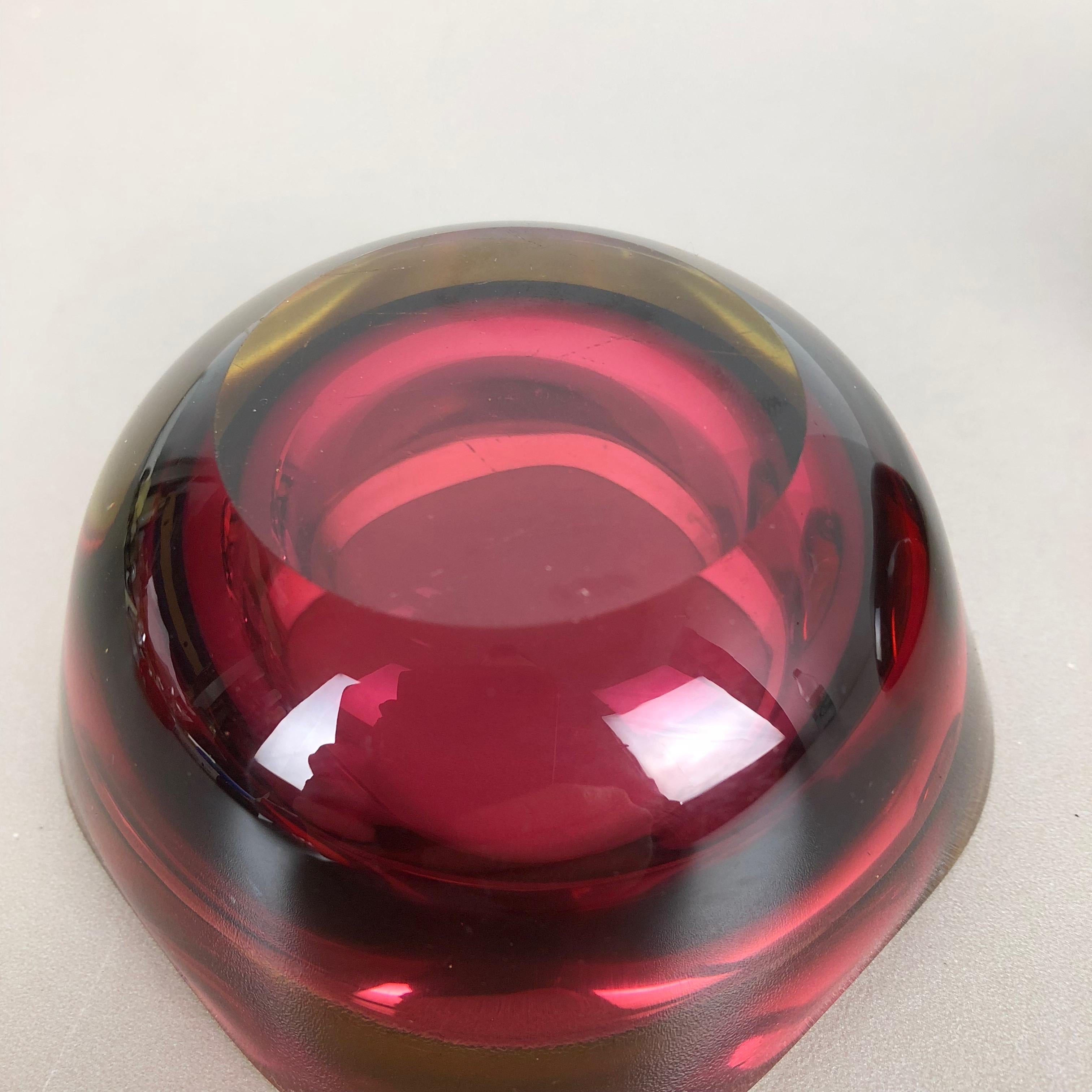 Set of 2 Murano red Glass Sommerso Bowl Shells Ashtray Element, Italy, 1970s In Good Condition In Kirchlengern, DE
