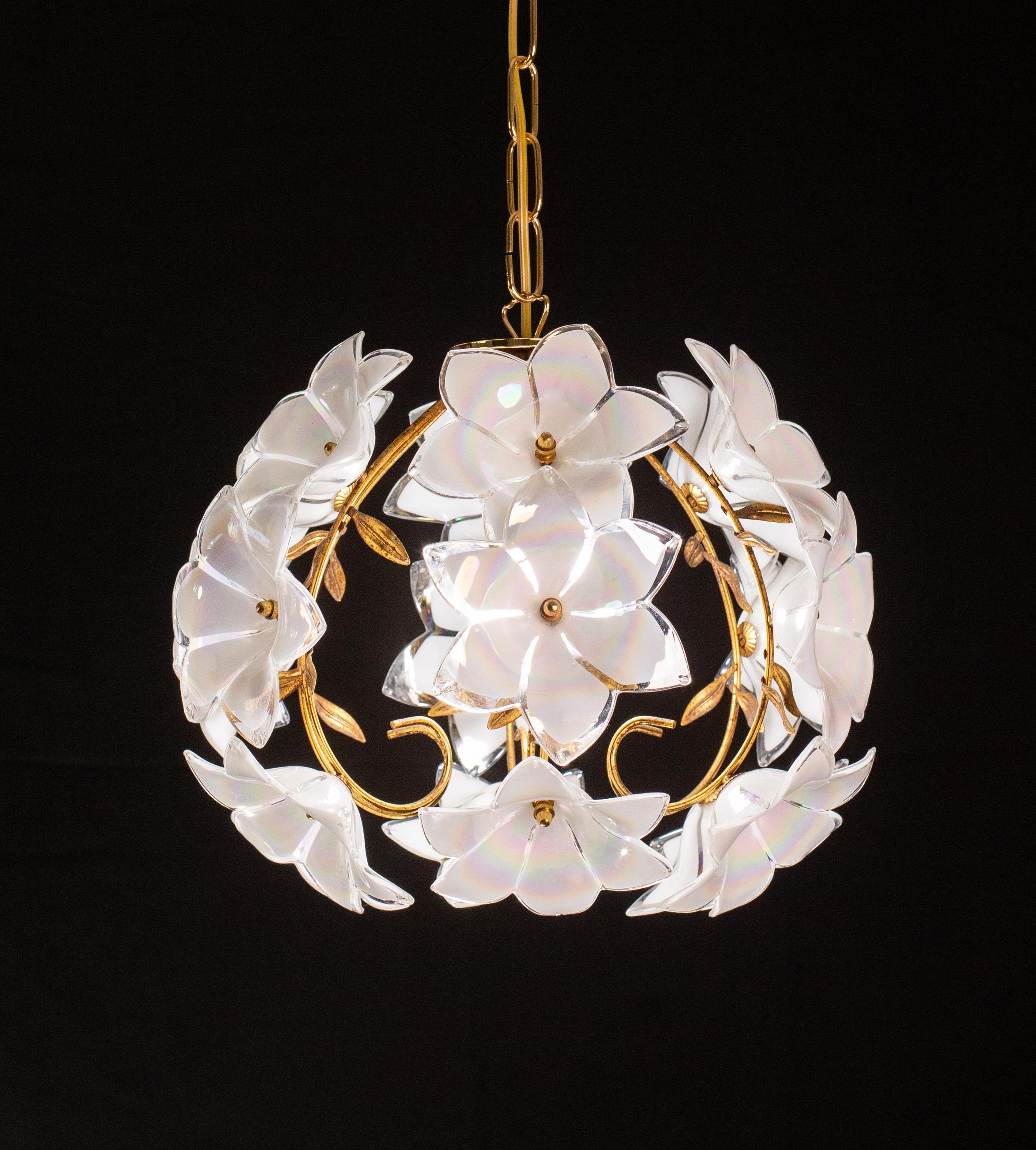 Set of 2 Murano Spherical Chandelier Full of White Flowers, 1980s In Good Condition For Sale In Roma, IT