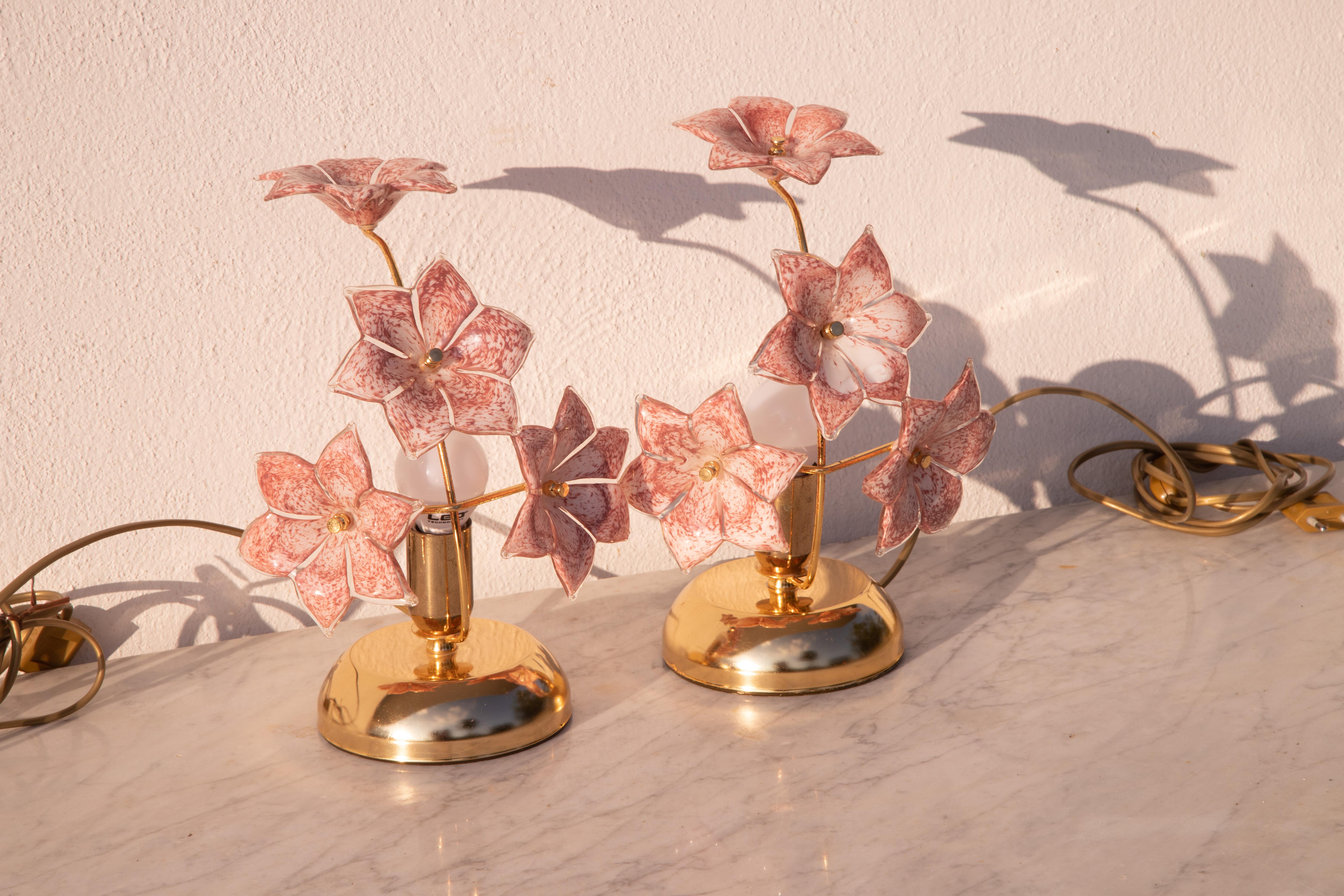 Set aus 2 Murano-Tischlampen, rosa Blume, 1970 im Zustand „Gut“ im Angebot in Roma, IT