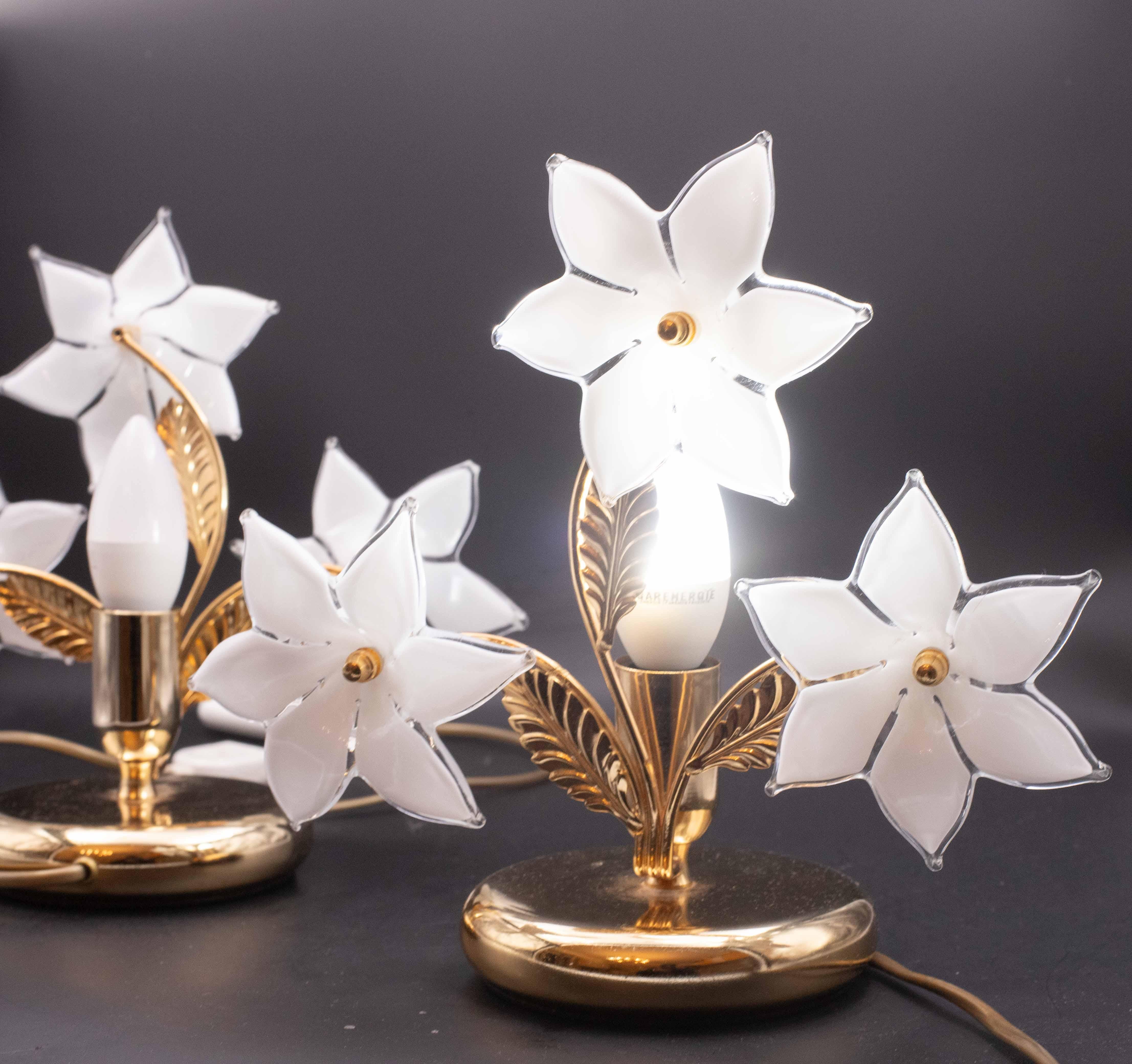 Ensemble de 2 fleurs blanches claires de Murano, années 1970 en vente 4
