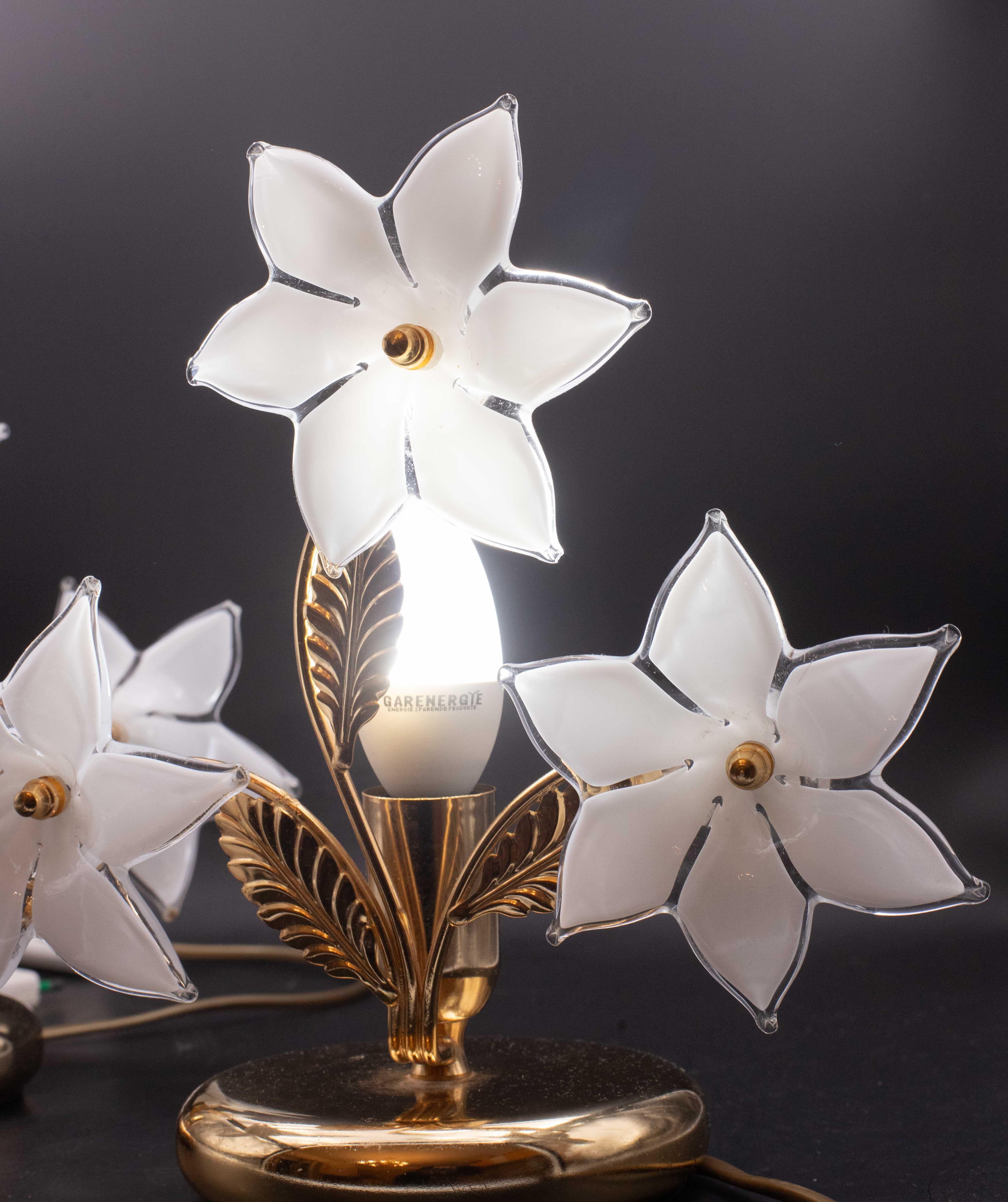 Ensemble de 2 fleurs blanches claires de Murano, années 1970 en vente 5