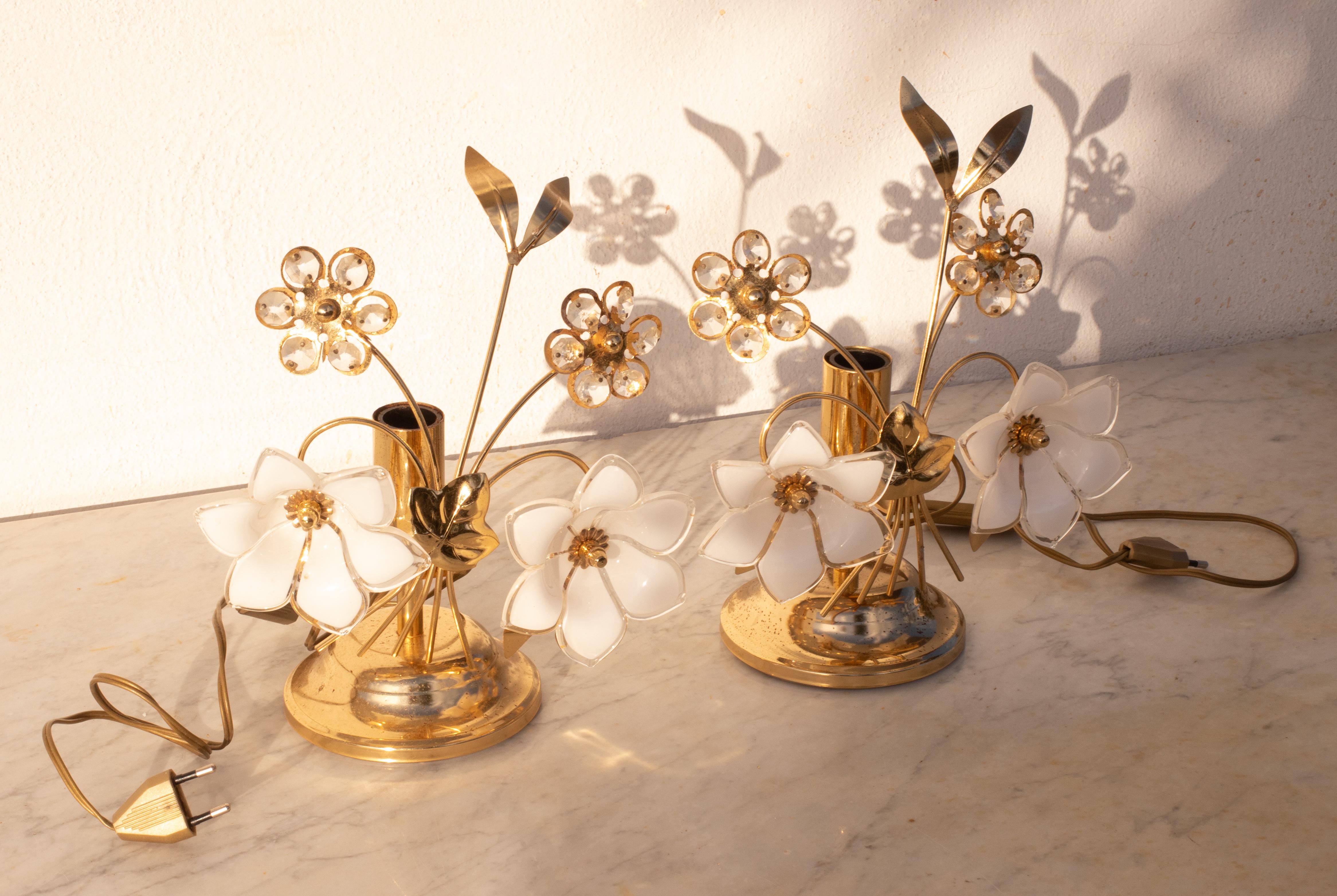 Set of 2 Murano Table Light White Flowers, 1970s In Good Condition For Sale In Roma, IT