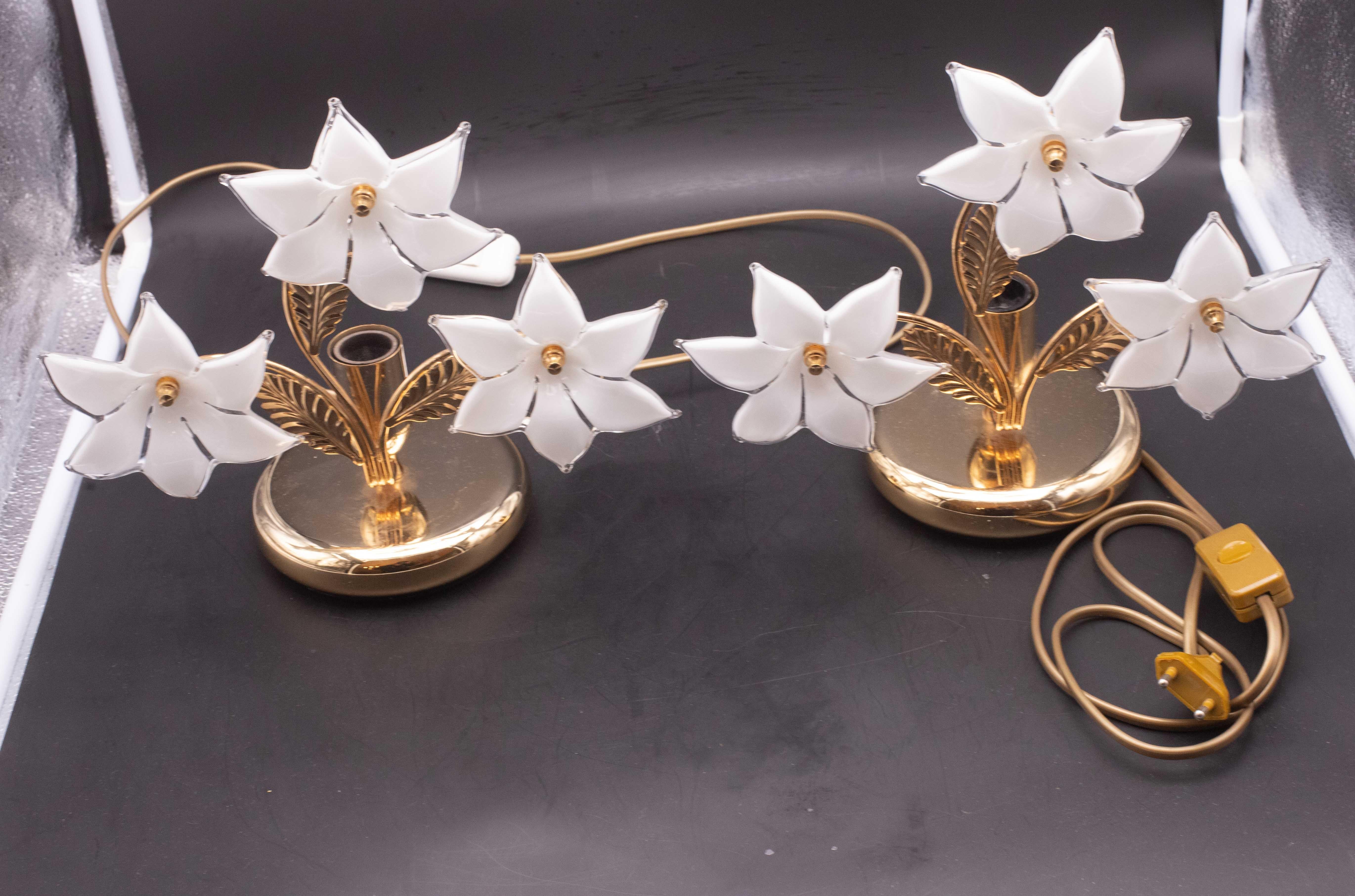Ensemble de 2 fleurs blanches claires de Murano, années 1970 Bon état - En vente à Roma, IT