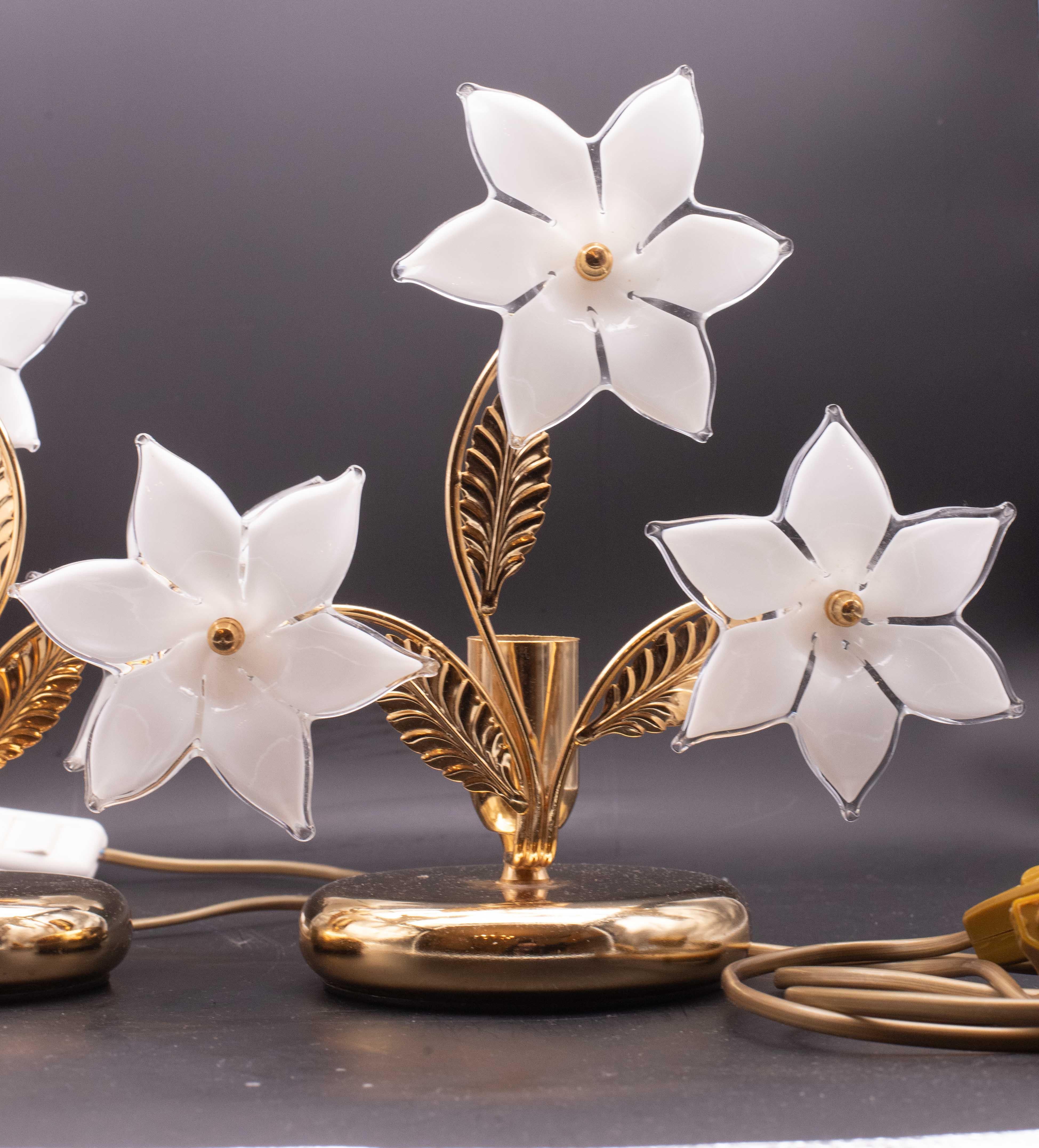 Ensemble de 2 fleurs blanches claires de Murano, années 1970 en vente 3